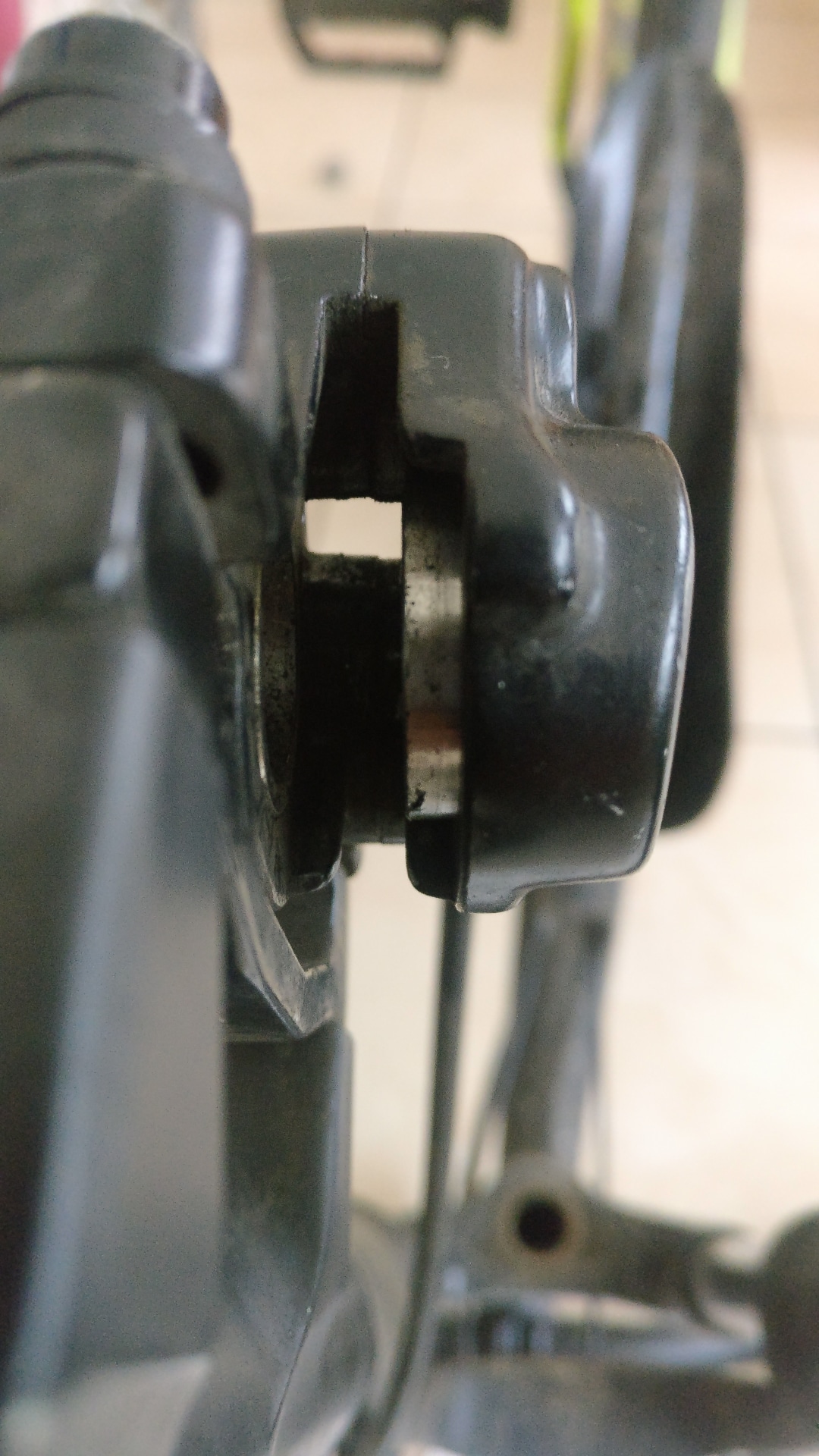 How do I fix my hydraulic brakes? Piston is sticking out and the other