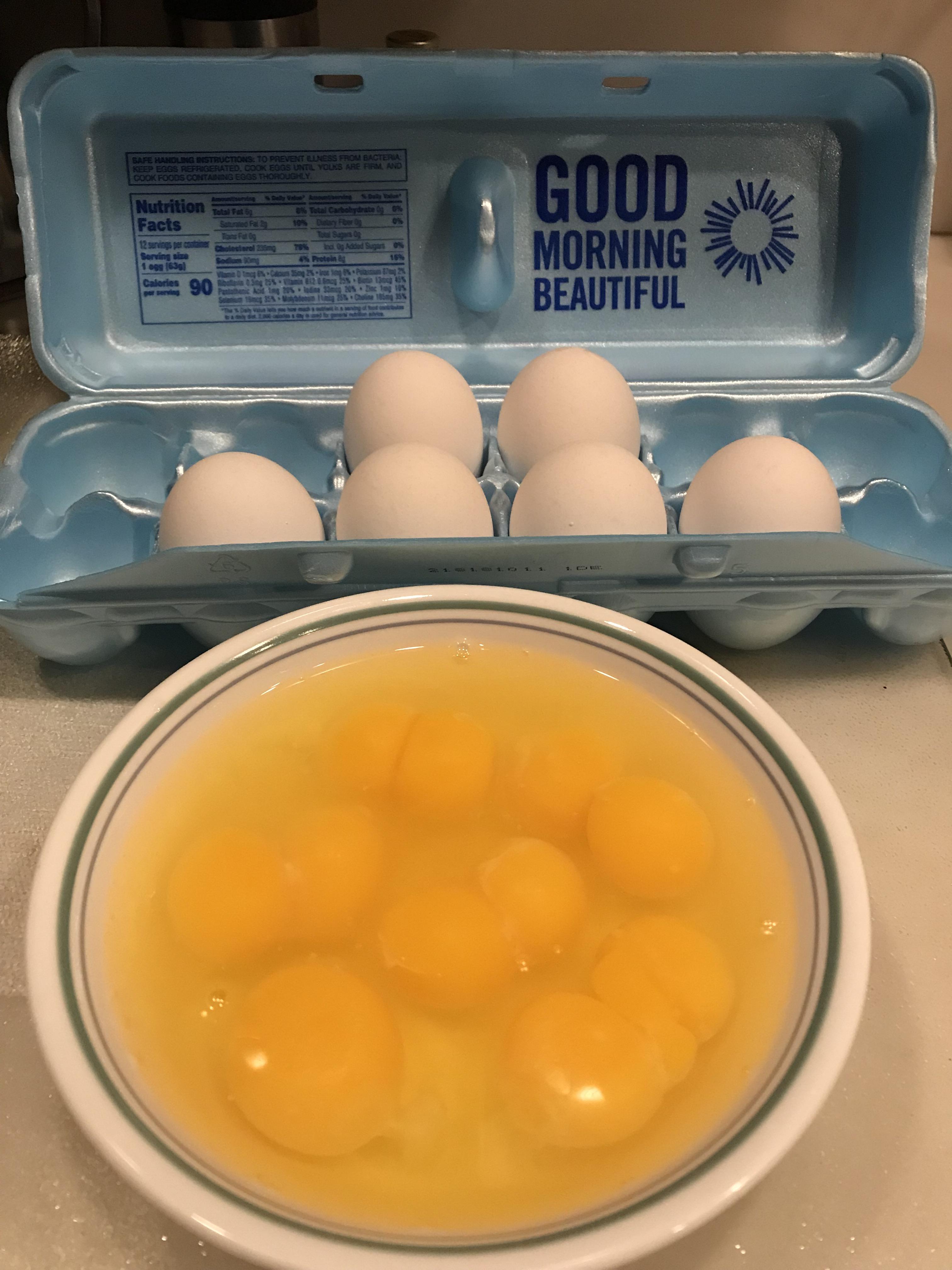 Just Cracked 5 Double Yolked Eggs (6th Dis Not Cooperate) r/pics