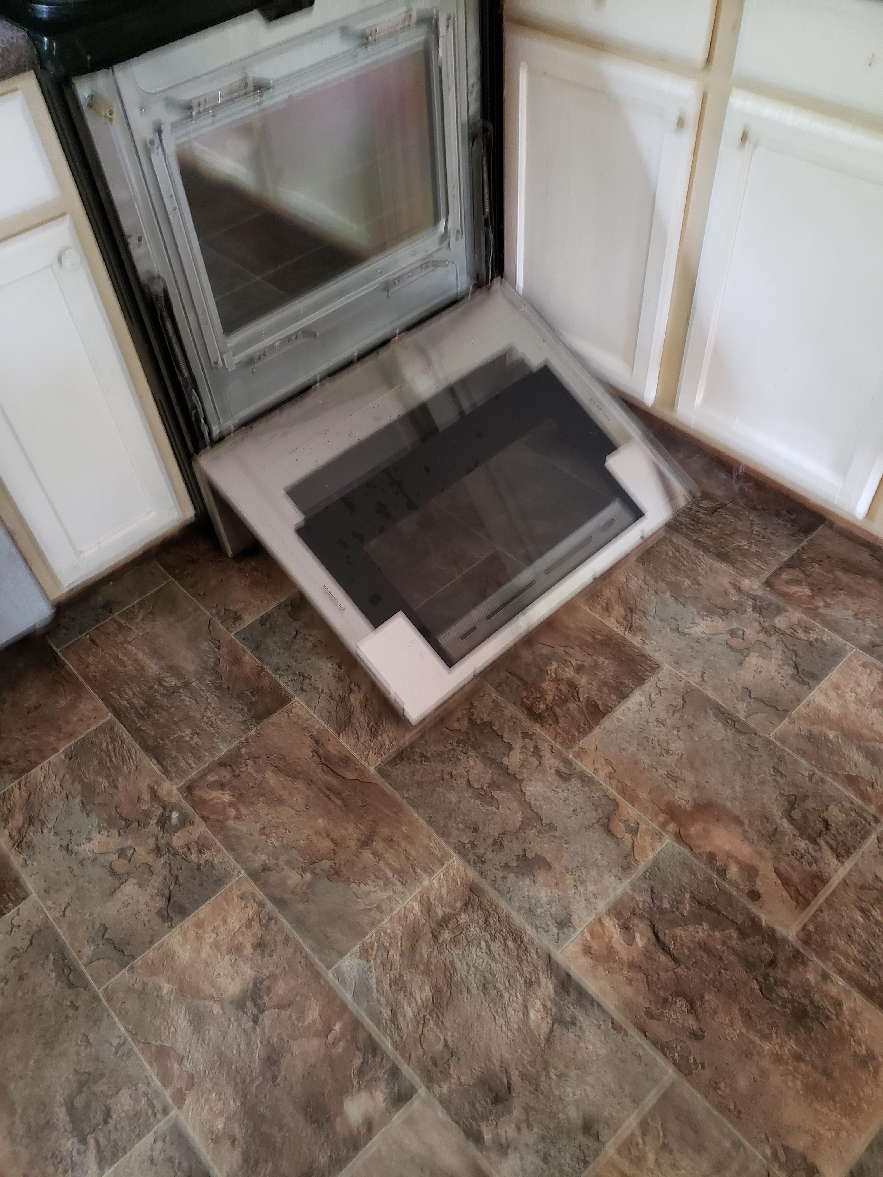my oven door fell off while i was making biscuits r/mildlyinfuriating