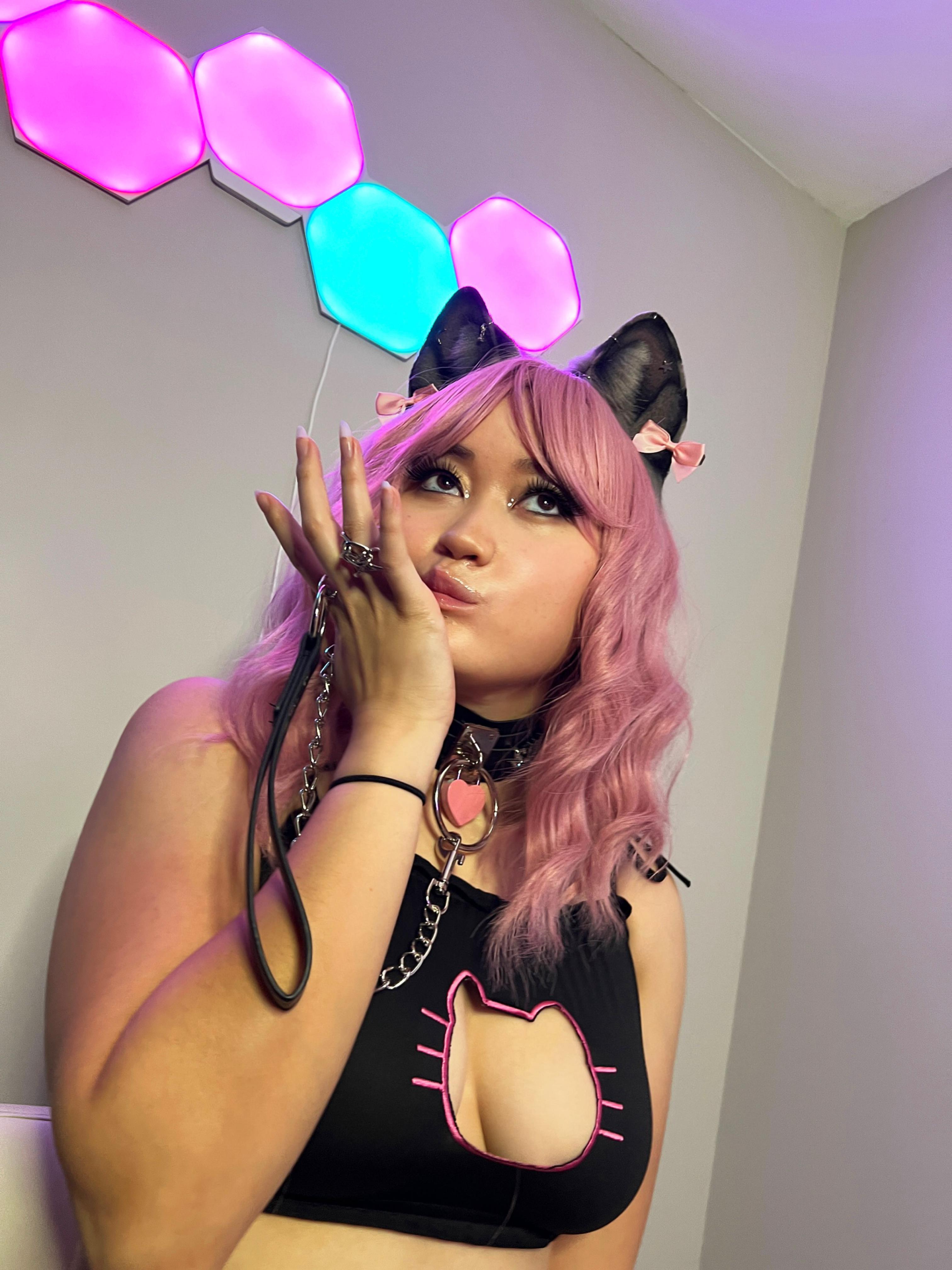 ur favorite asian kitten leashed and ready to be fucked : cat_girls