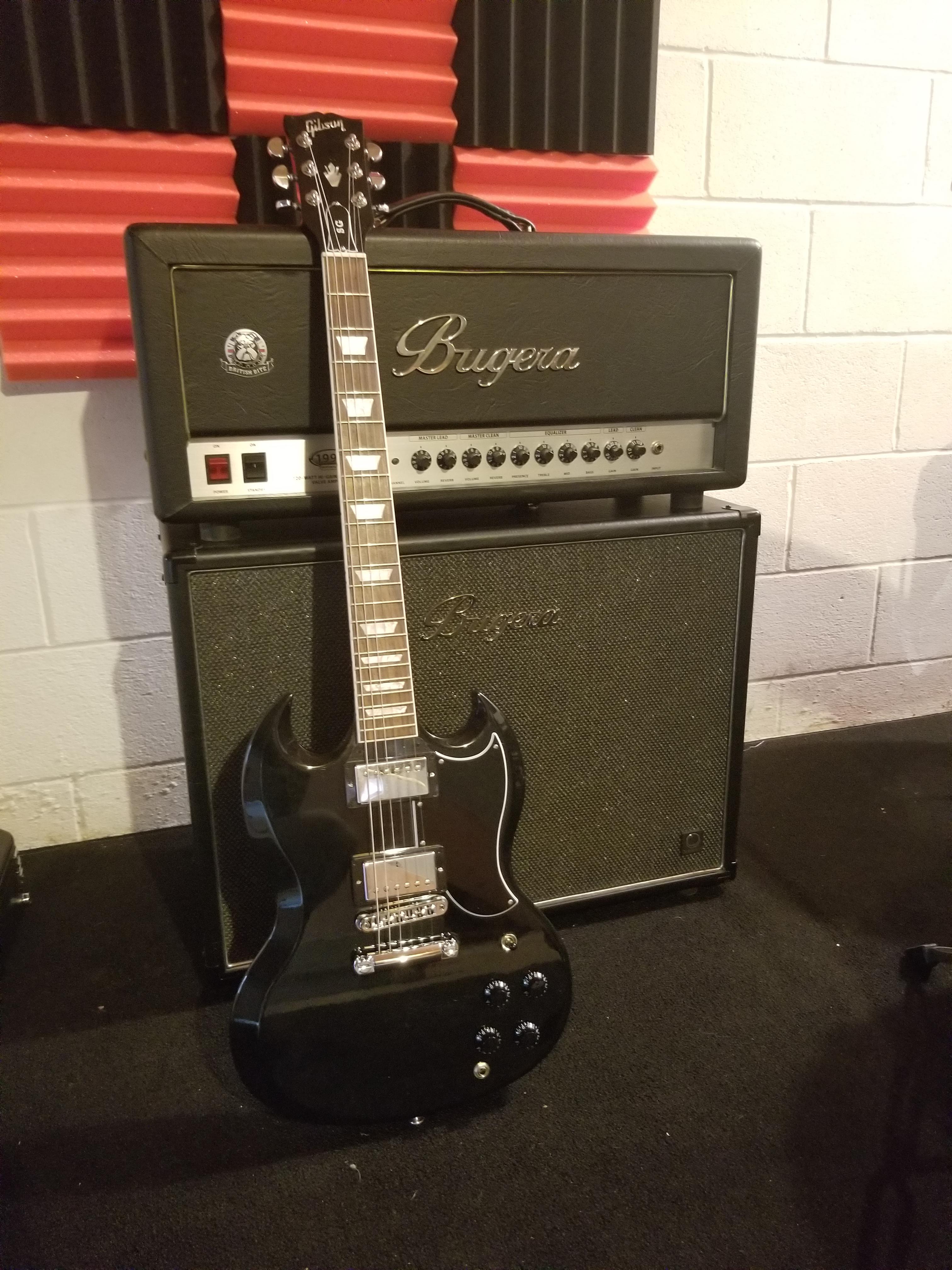 All of this for 850 bucks, Bugera 1990 infinium with 2x12 cab (200