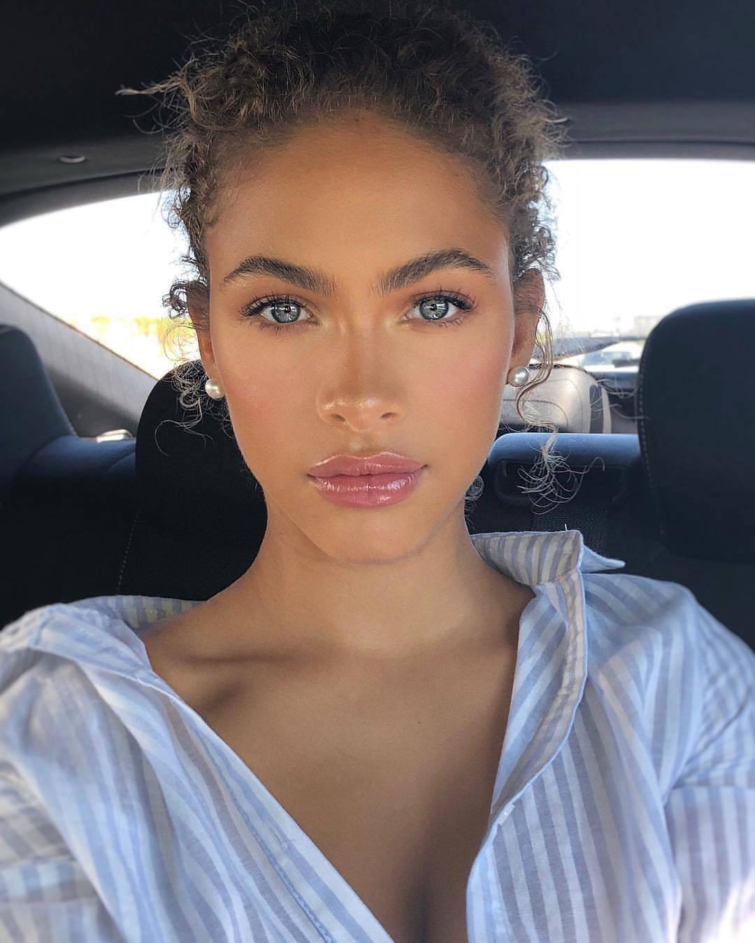 She’s too beautiful 😍 r/CamilaKendra