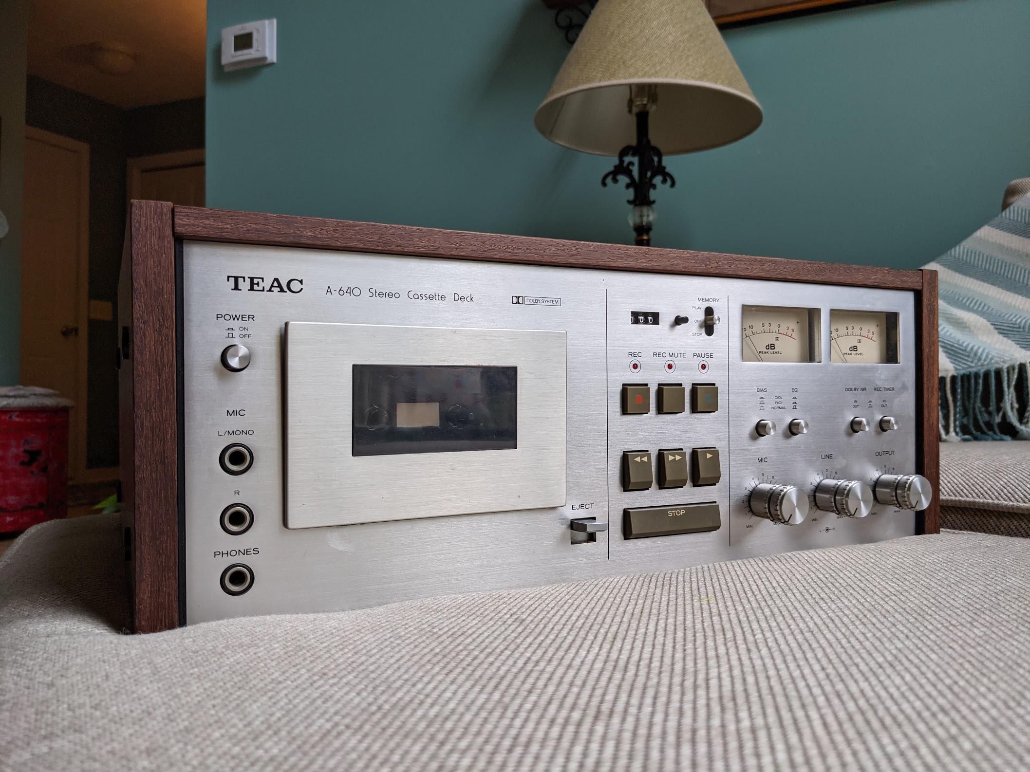 My beautiful condition TEAC A640 cassette deck needs a little help r