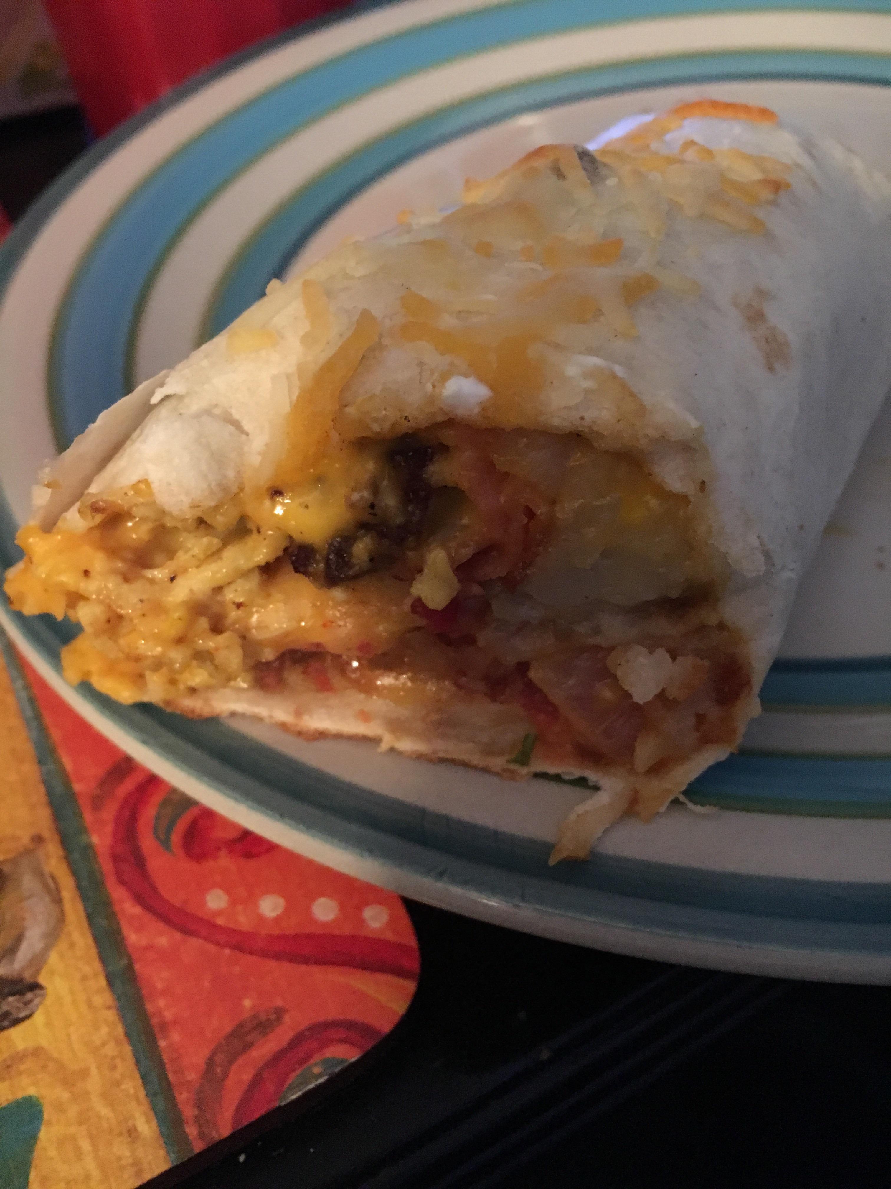 [Homemade] A Breakfast burrito with pick de Gallo, cheese, bacon