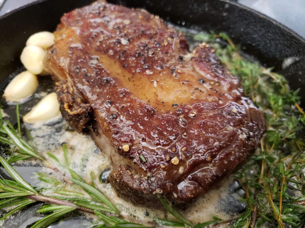 [Homemade] Dry aged ribeye (35 days) cooked in a cast iron frying pan