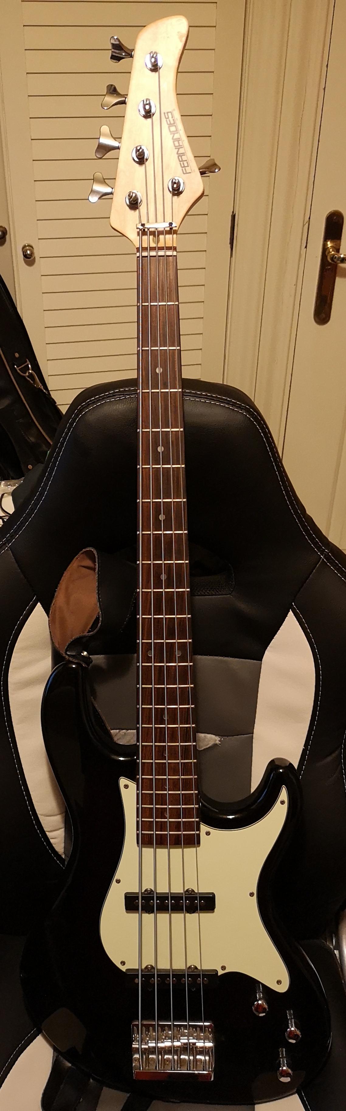 Hi guys, I'm new here in Reddit. I bought this bass like 10 years ago