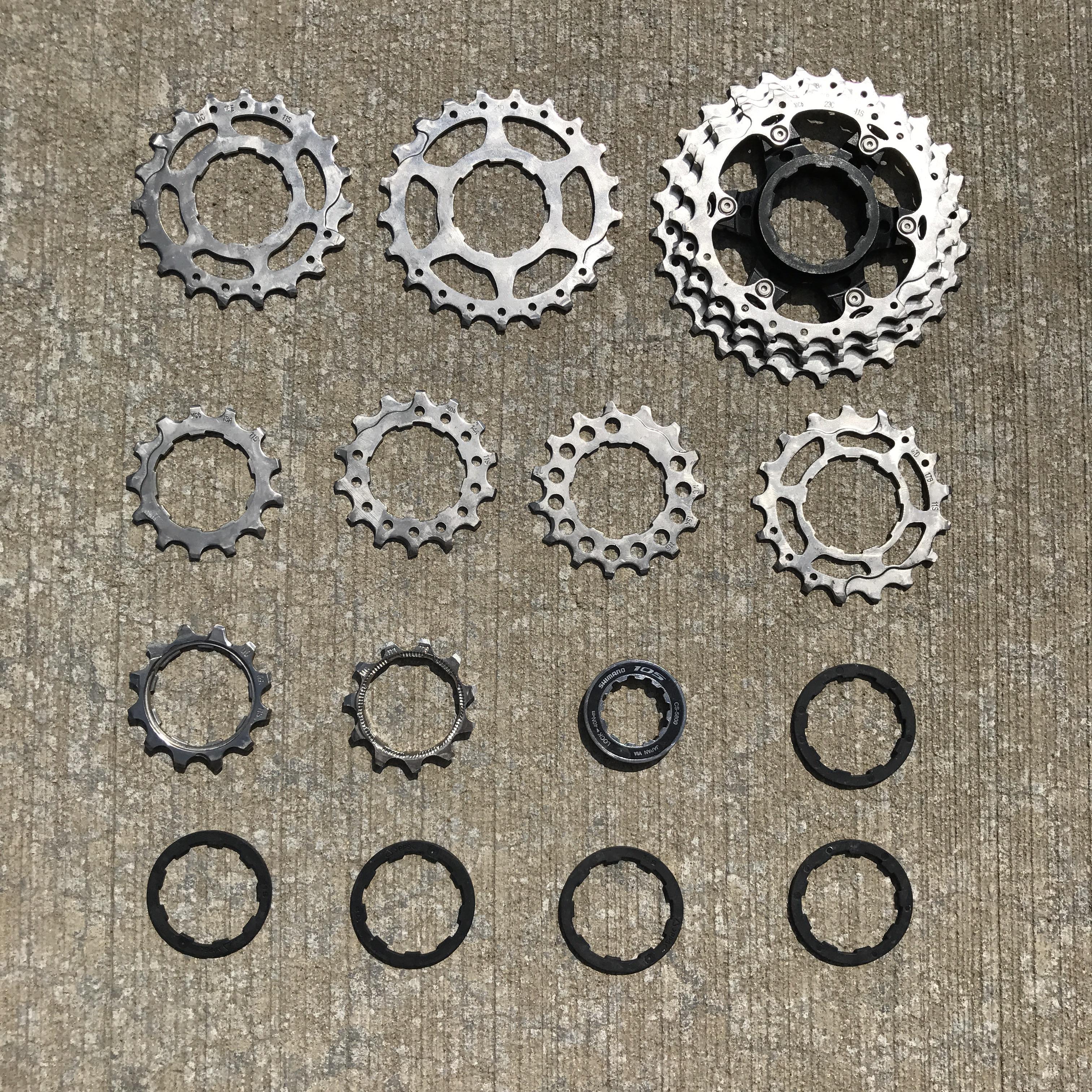 A clean bicycle cassette. r/knolling