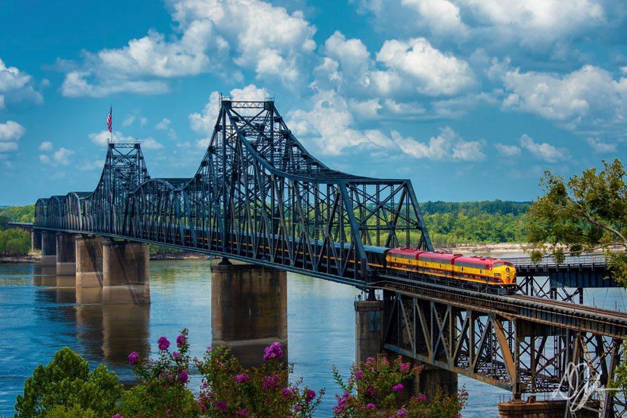 KCS 1 crossing the Mississippi River at Vicksburg, Ms. r/pics