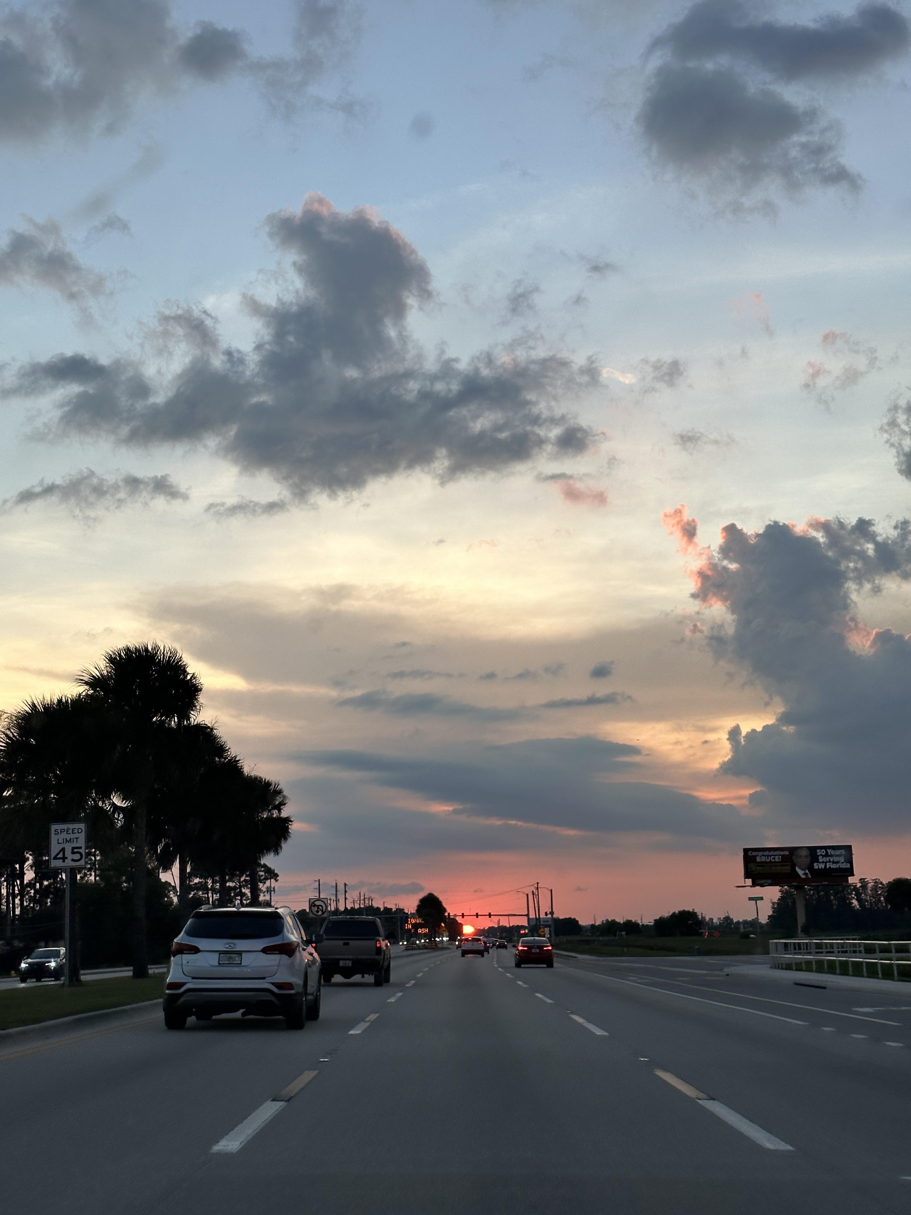 Sunset pic I took, pictures can’t do this sunset justice😮‍💨 r/iPhone14Pro