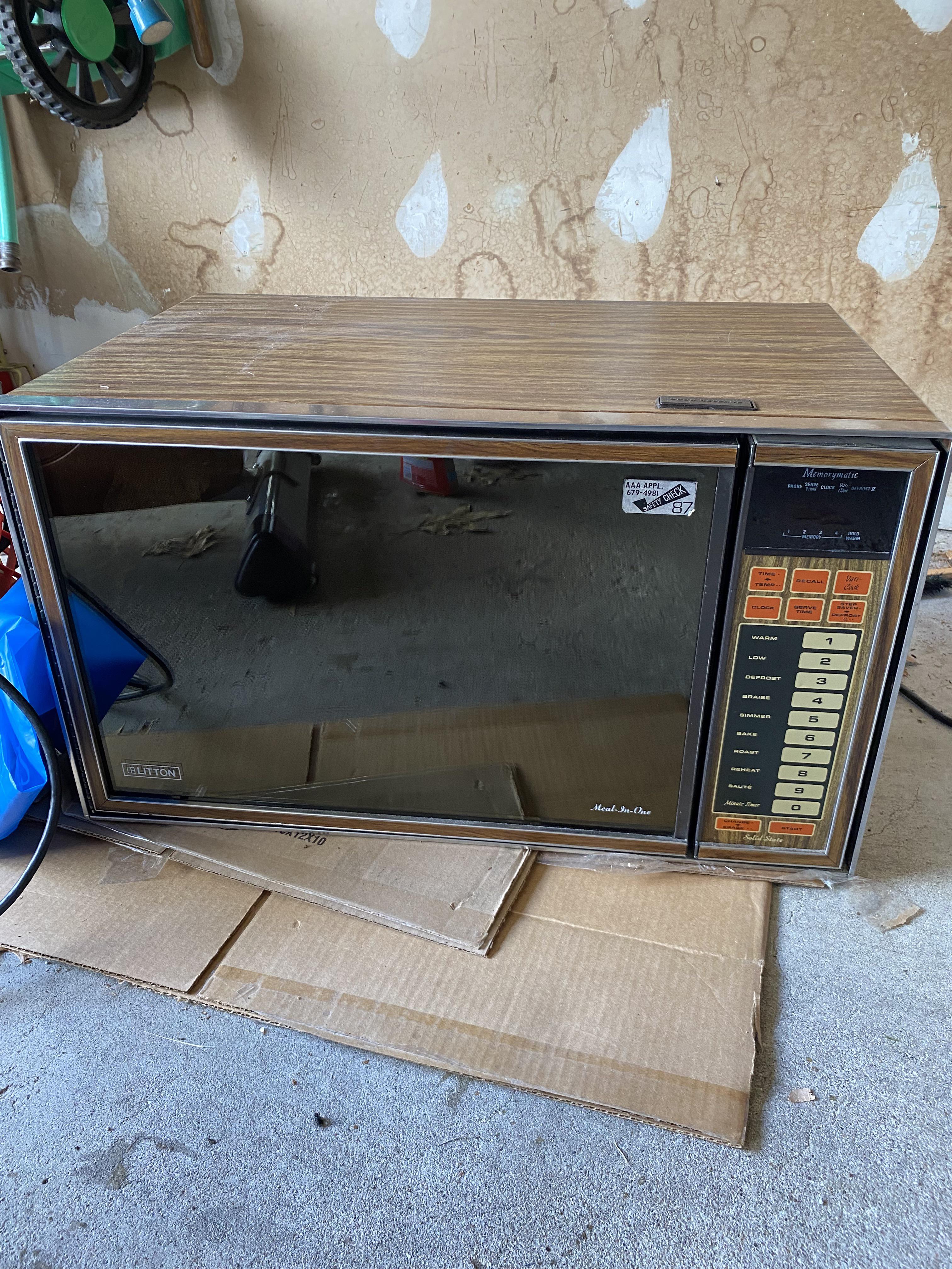 My grandma’s microwave from the Early 1970s she is just getting rid of