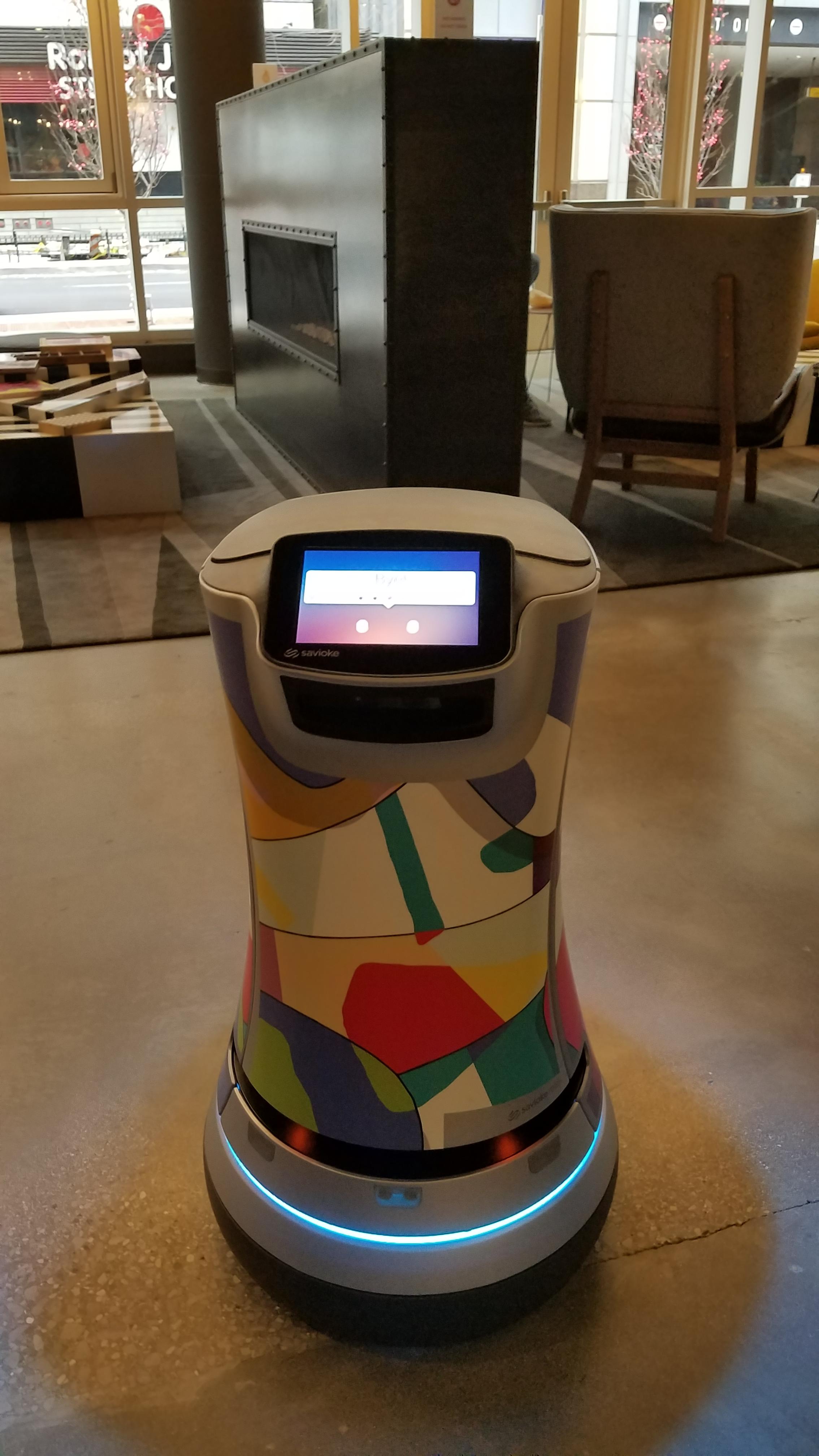 Delivery robot at the aloft hotel in Chicago r/mildlyinteresting