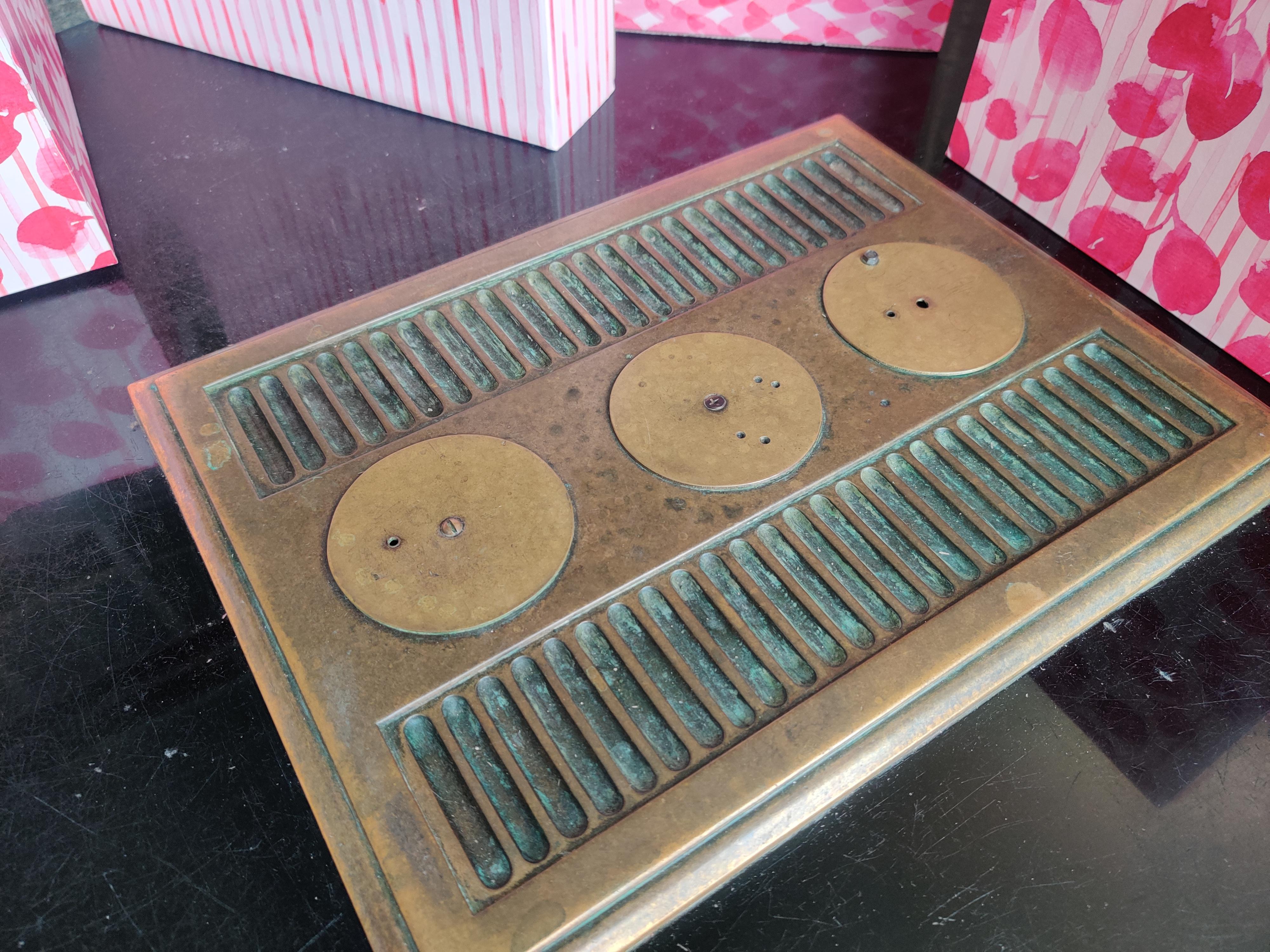 Seen at the Holyoke, MA Post Office, Main Branch r/whatisthisthing