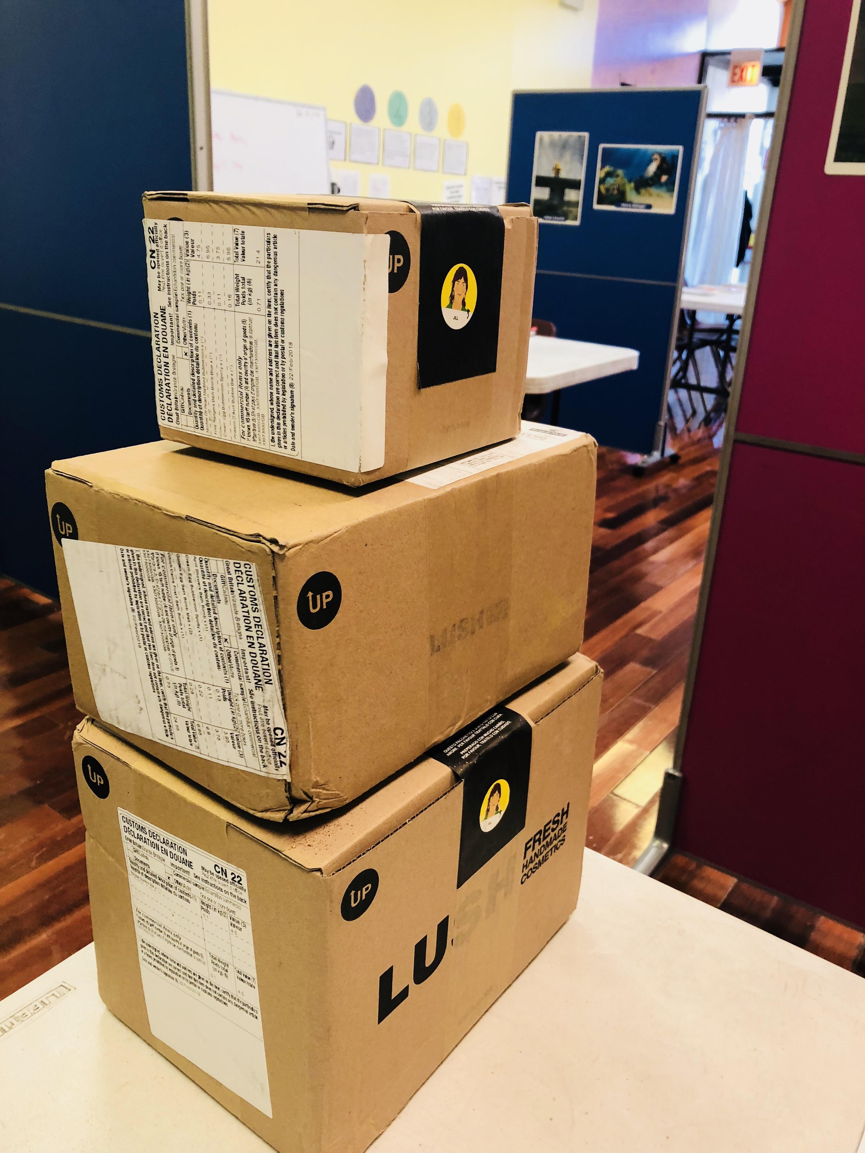 When your Lush order comes at work but you can’t open it 😭😭 r