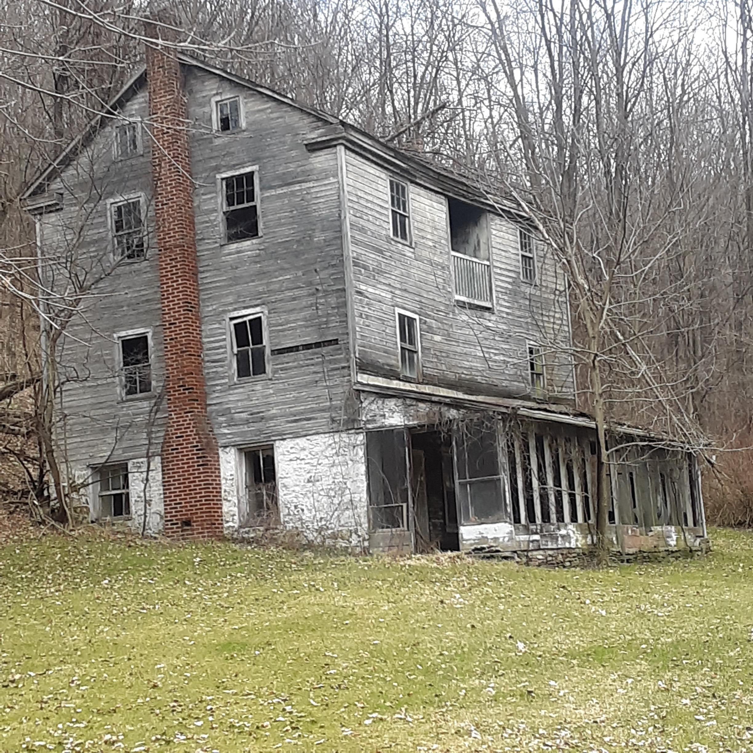 An old house in the mountains of Pennsylvania r/AbandonedPorn