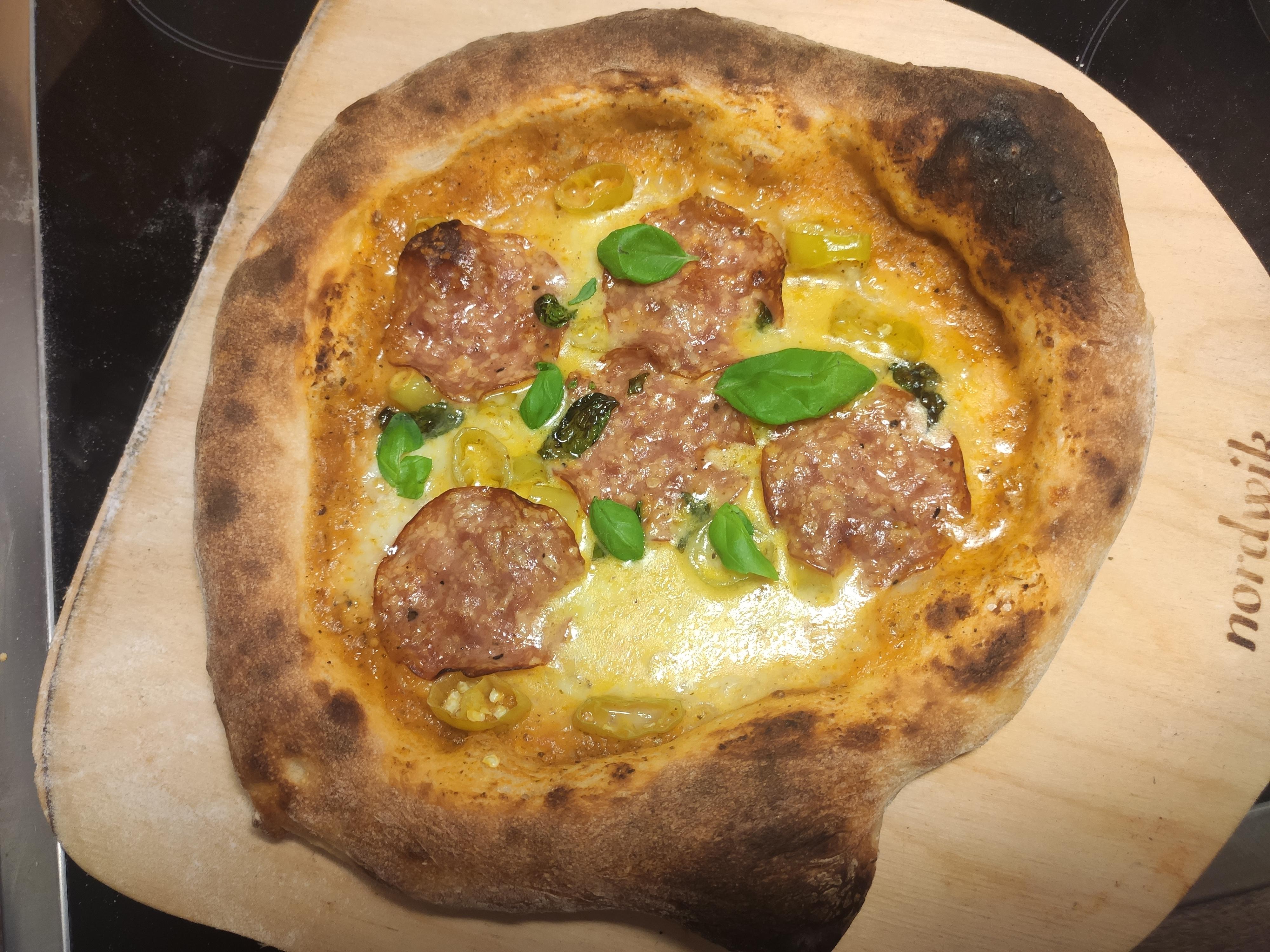 Hemmagjord pizza på jäst denna gång istället för surdeg. Blir nog att