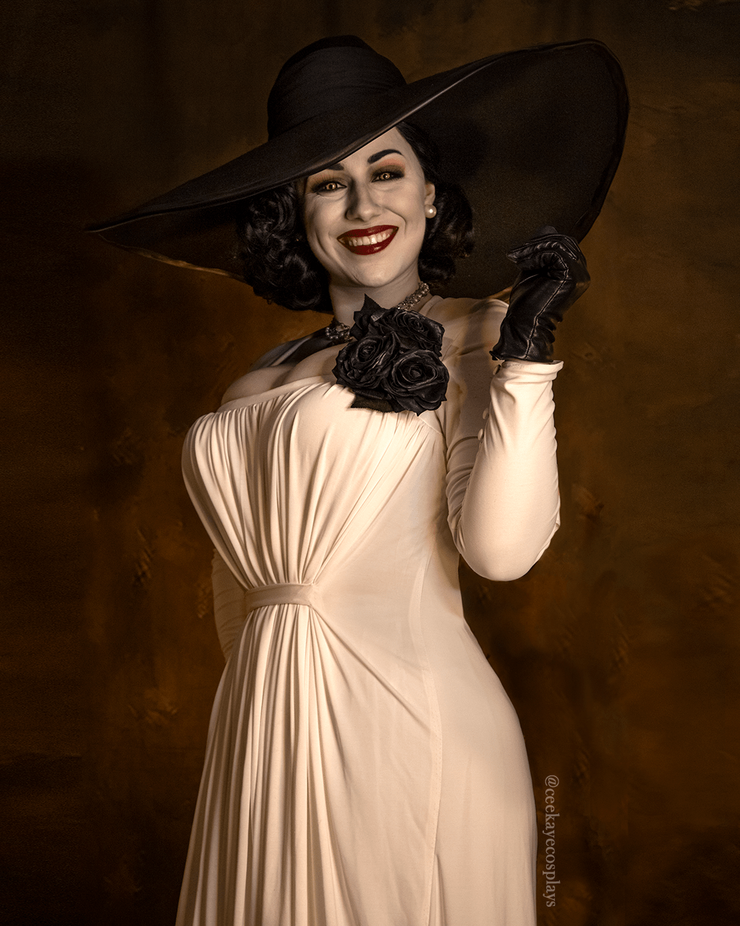 My Lady Dimitrescu cosplay 🖤 : residentevil