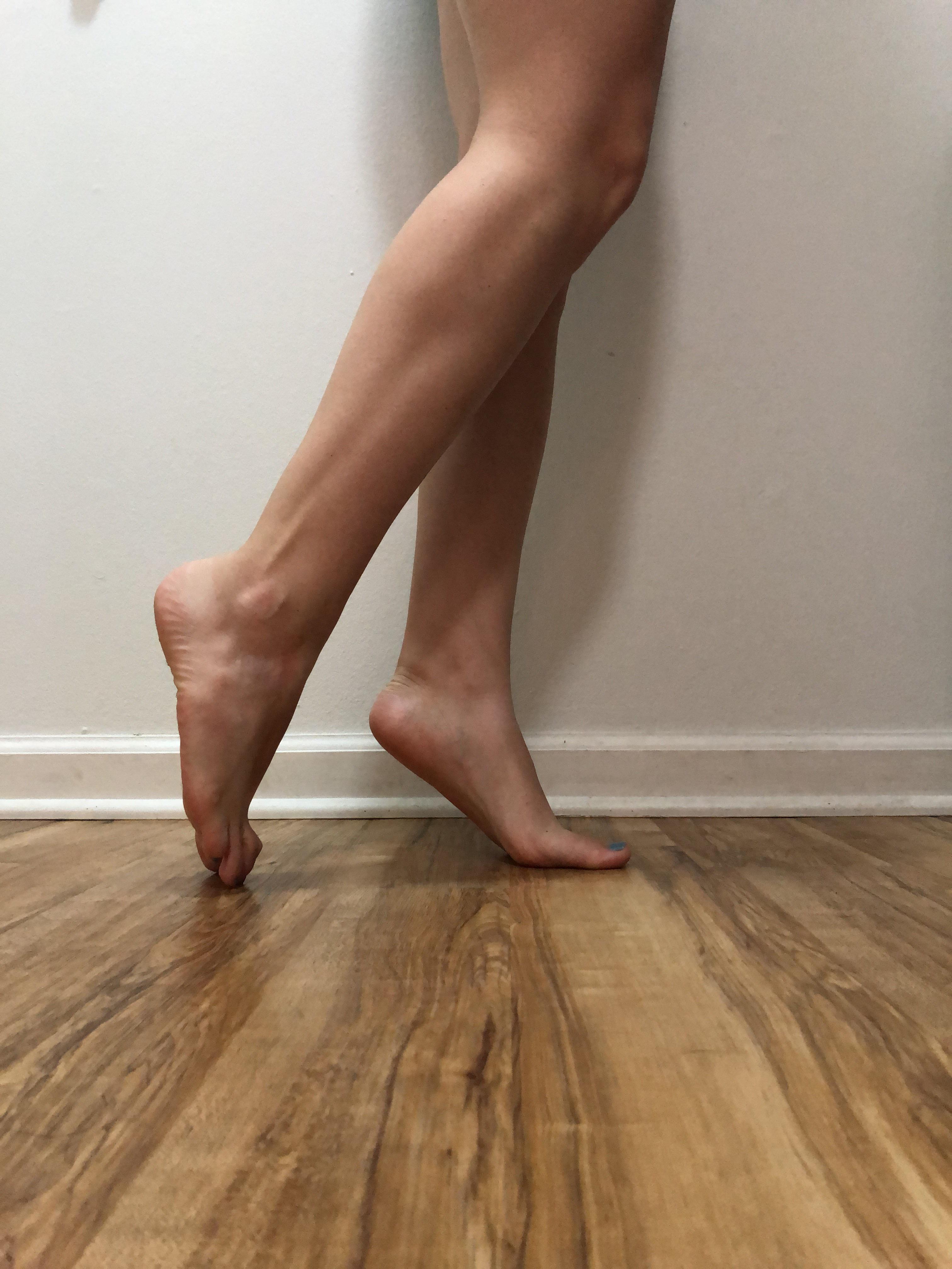 Do you like me on my tippy toes? r/feetpics