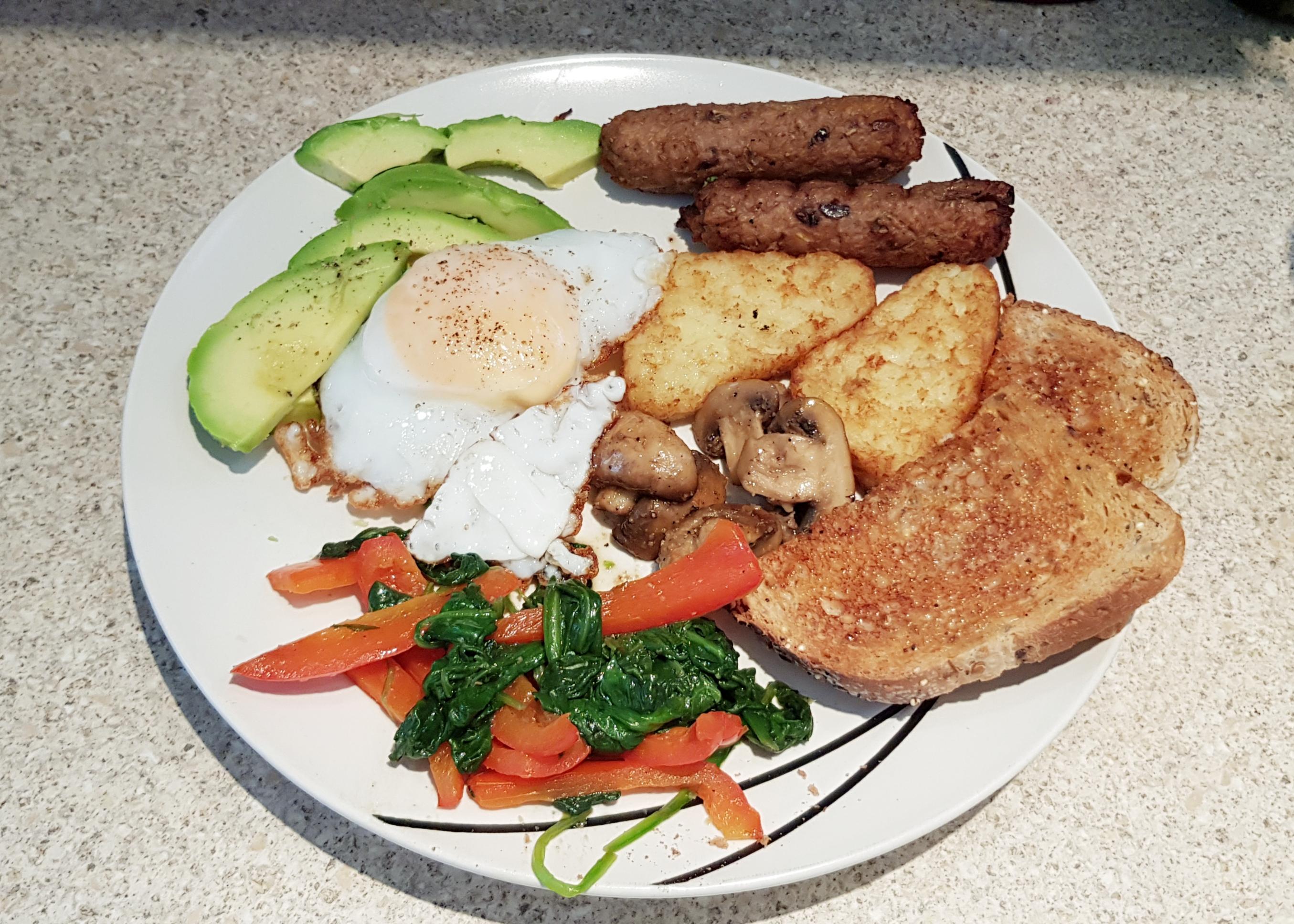 Healthy(ish!) Veggie Fry Up 😊 Duck egg, sautéed spinach and peppers