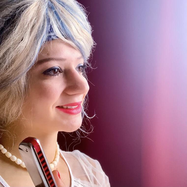 Happy birthday to French harmonica player Rachelle Plas (born July 6). r/harmonica