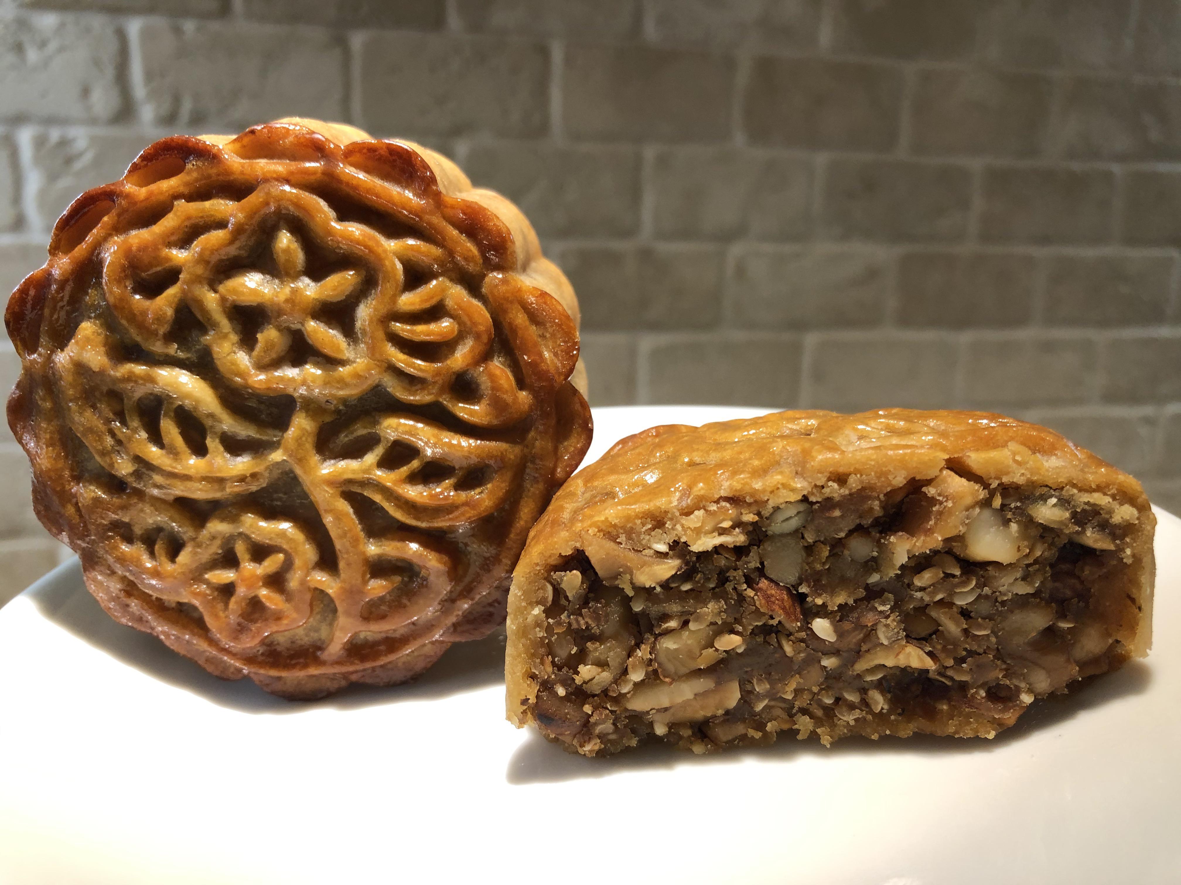 [homemade] Five nut mooncake r/food