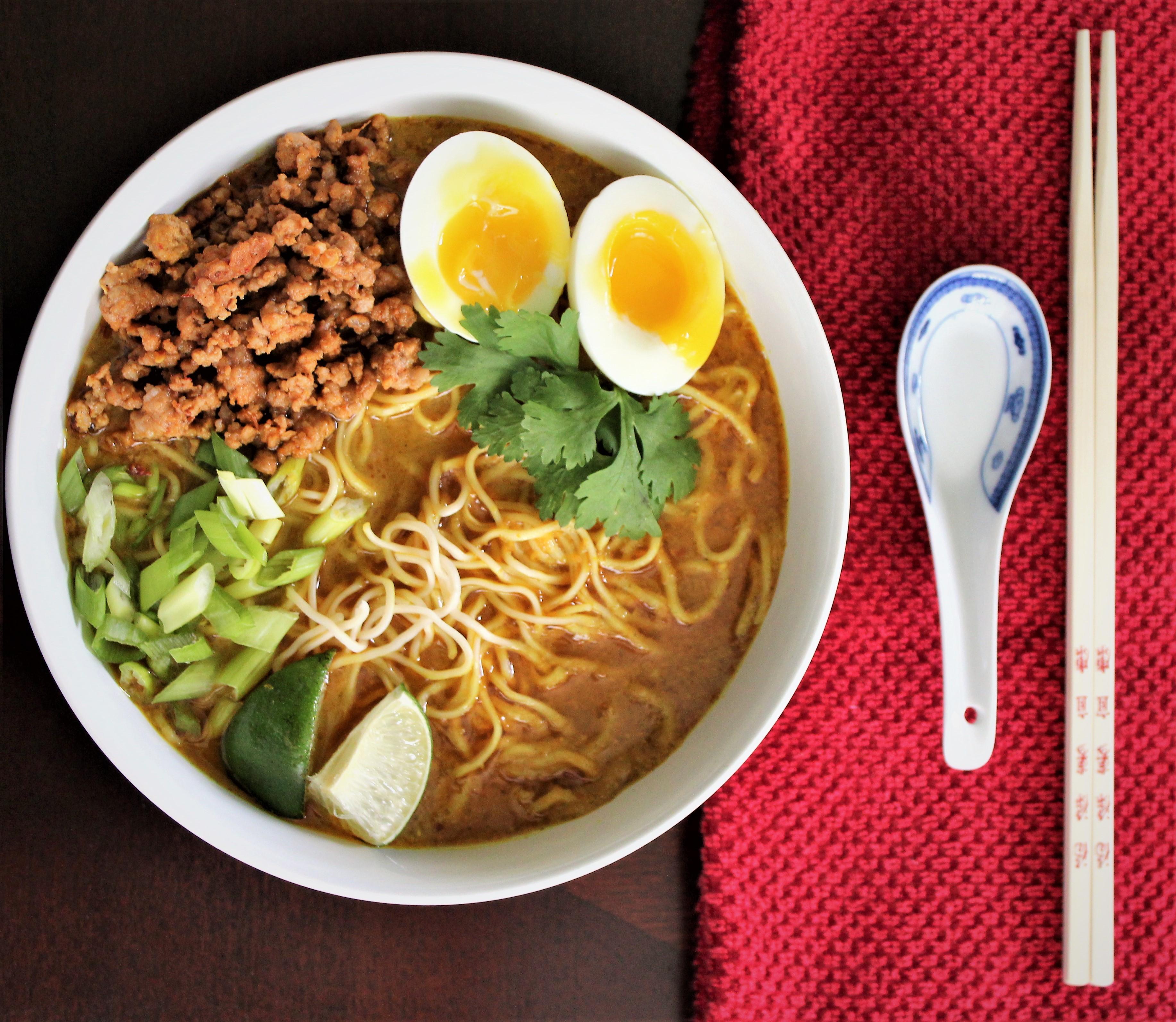 [Homemade] Thai Coconut Curry Ramen with Spicy Pork r/food