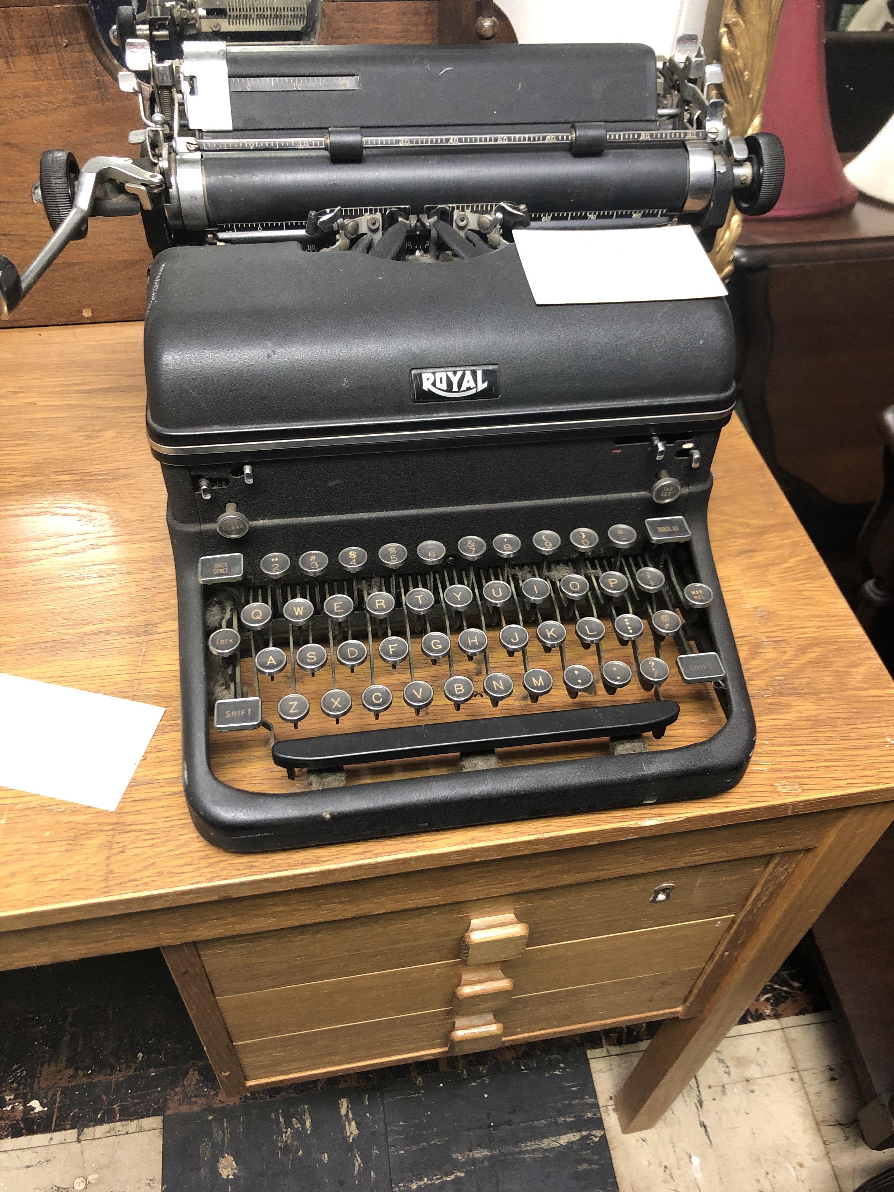 Need help identifying. Listed for 75, worth it? r/typewriters