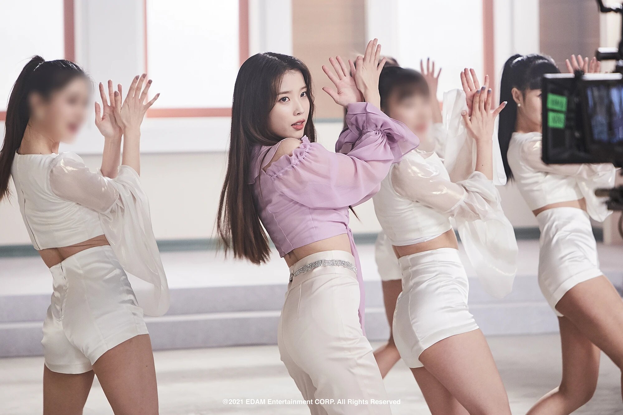 IU wearing hip pads. She has a 💯 body regardless!💖 r/aiyu