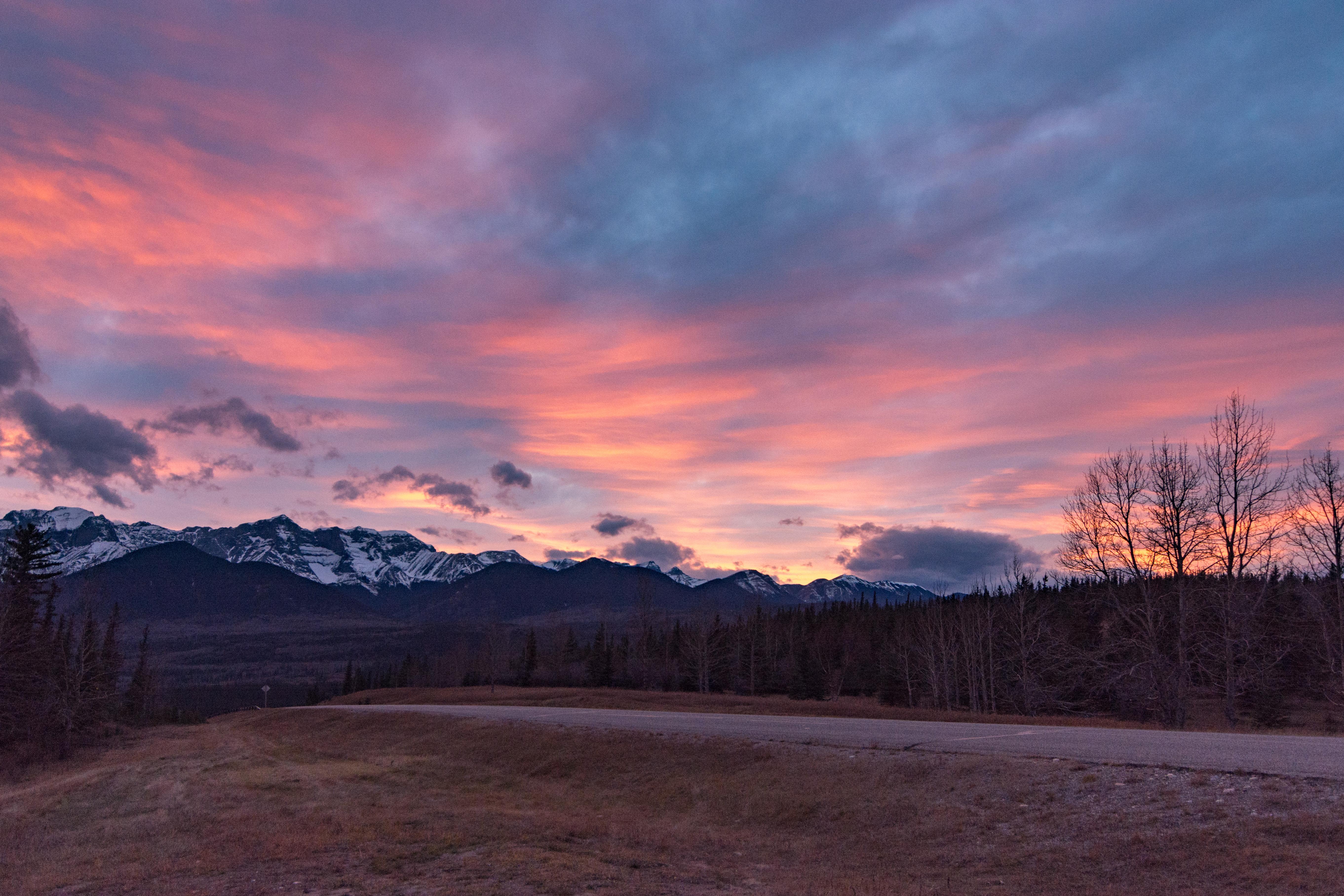 Sunset in Alberta [5446x3631][OC] r/TrueNorthPictures