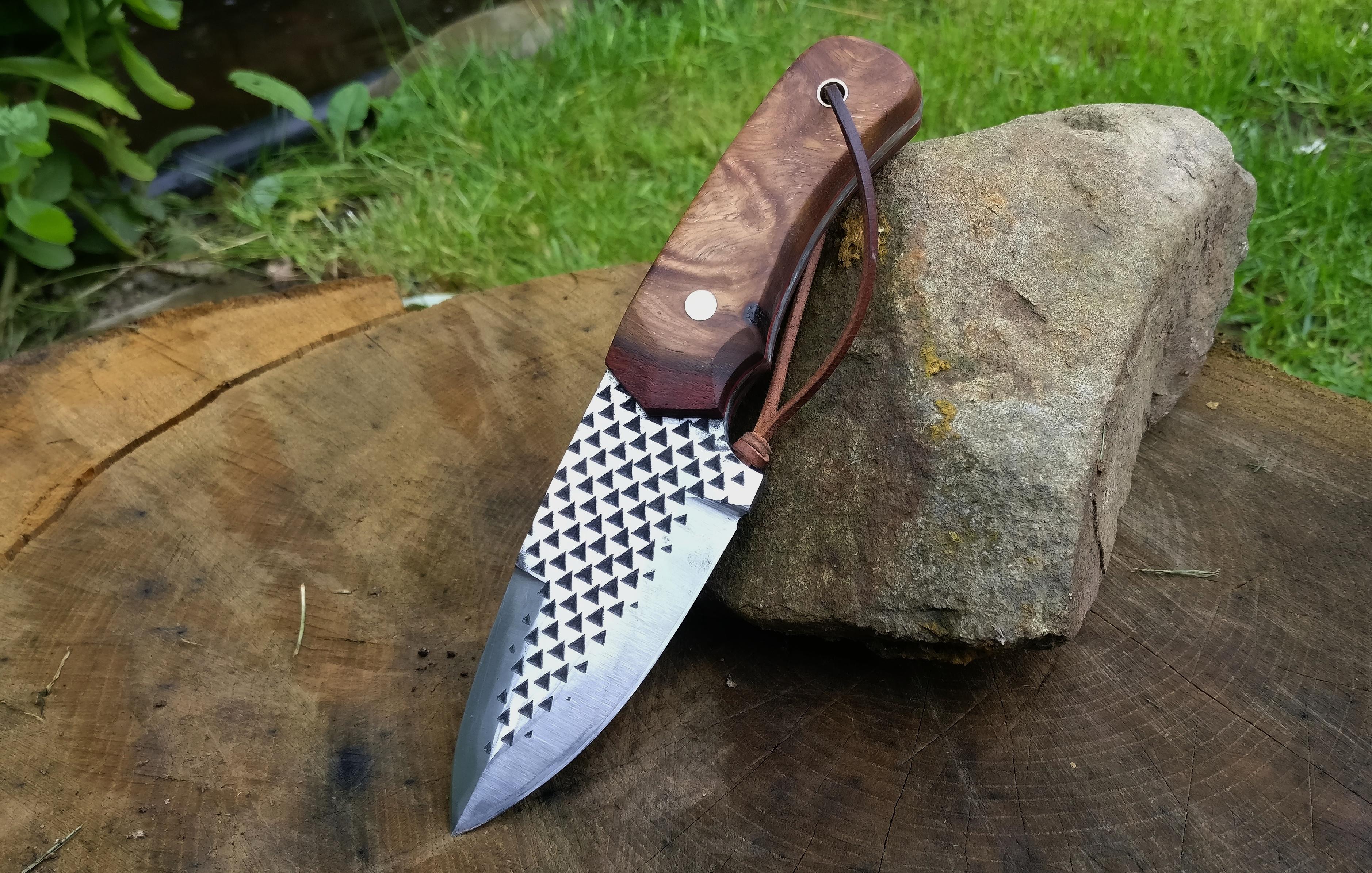 Just finished this little knife. Farriers rasp, stabilised Afzelia burl