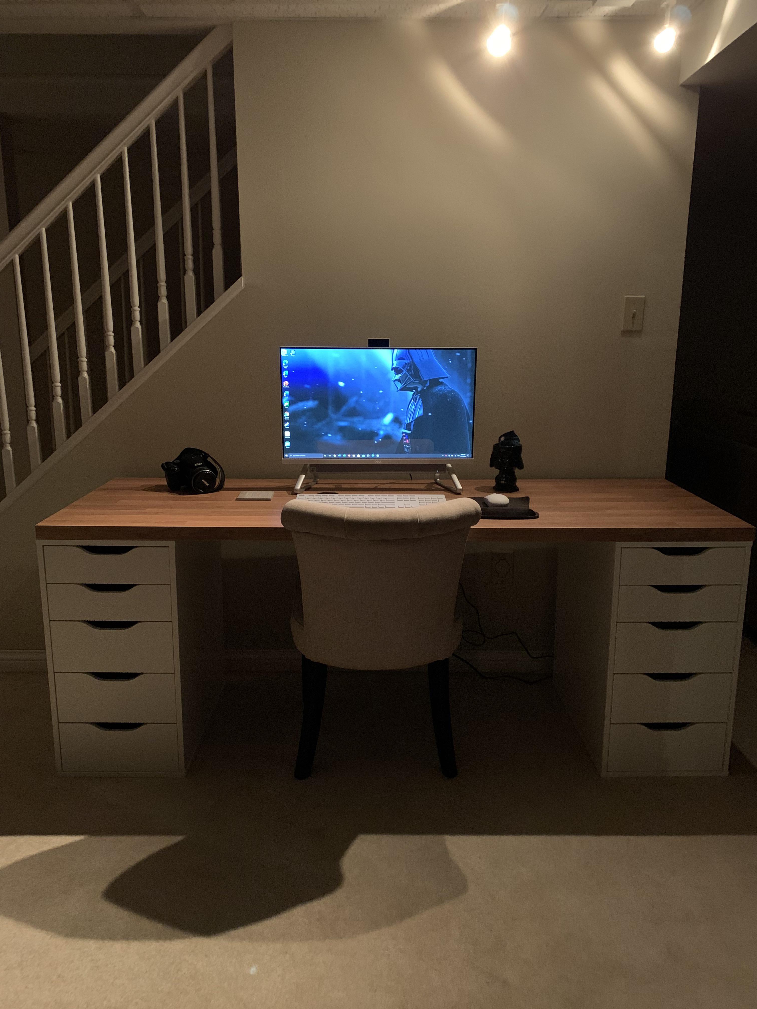 Here is my minimal Ikea gaming setup! This includes the “Linnmon