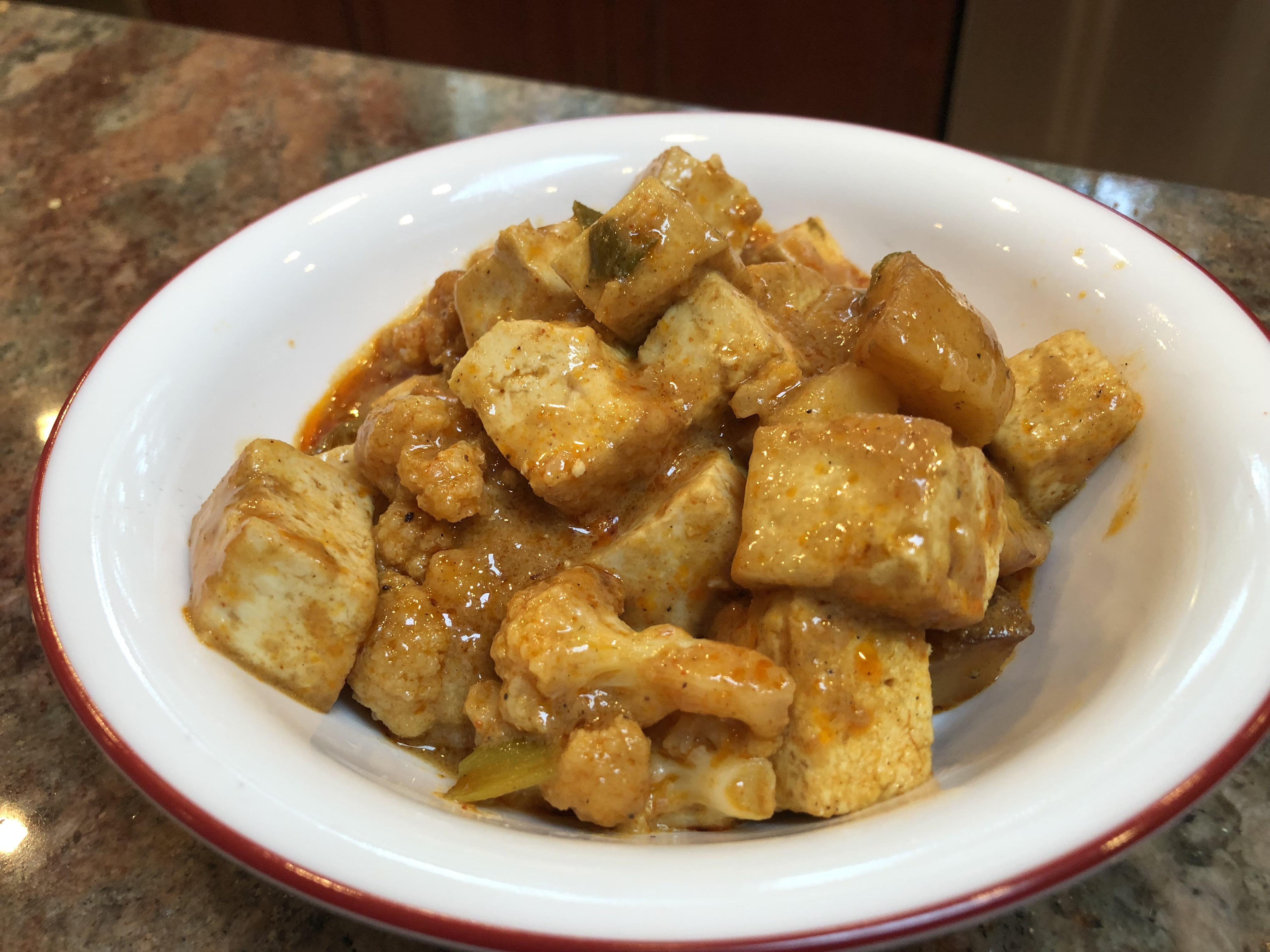 Cauliflower, Potato, and Tofu Healthy Red Curry r/veganrecipes