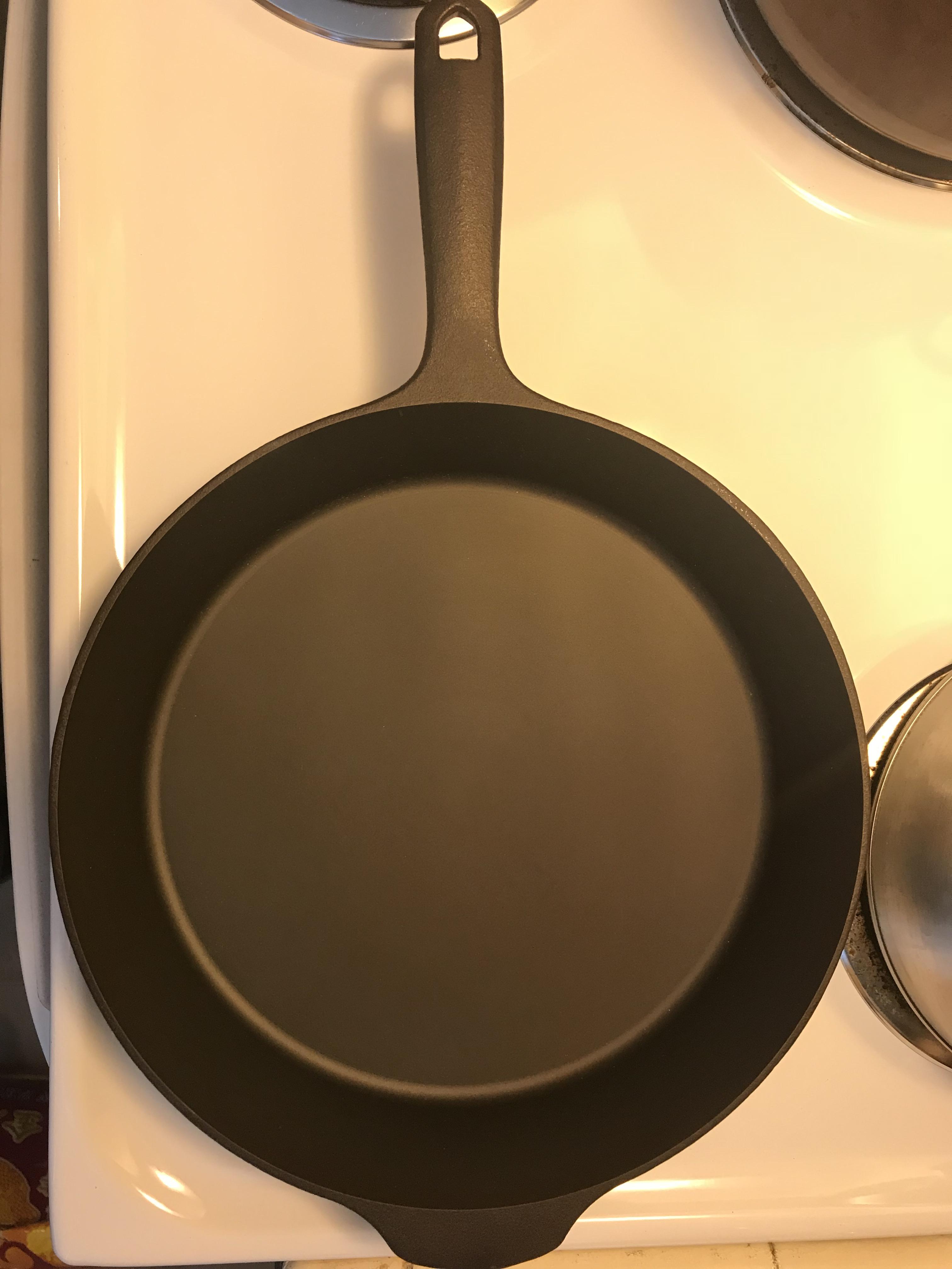Got my 10 Field Company pan today. I think it’s beautiful. r/castiron