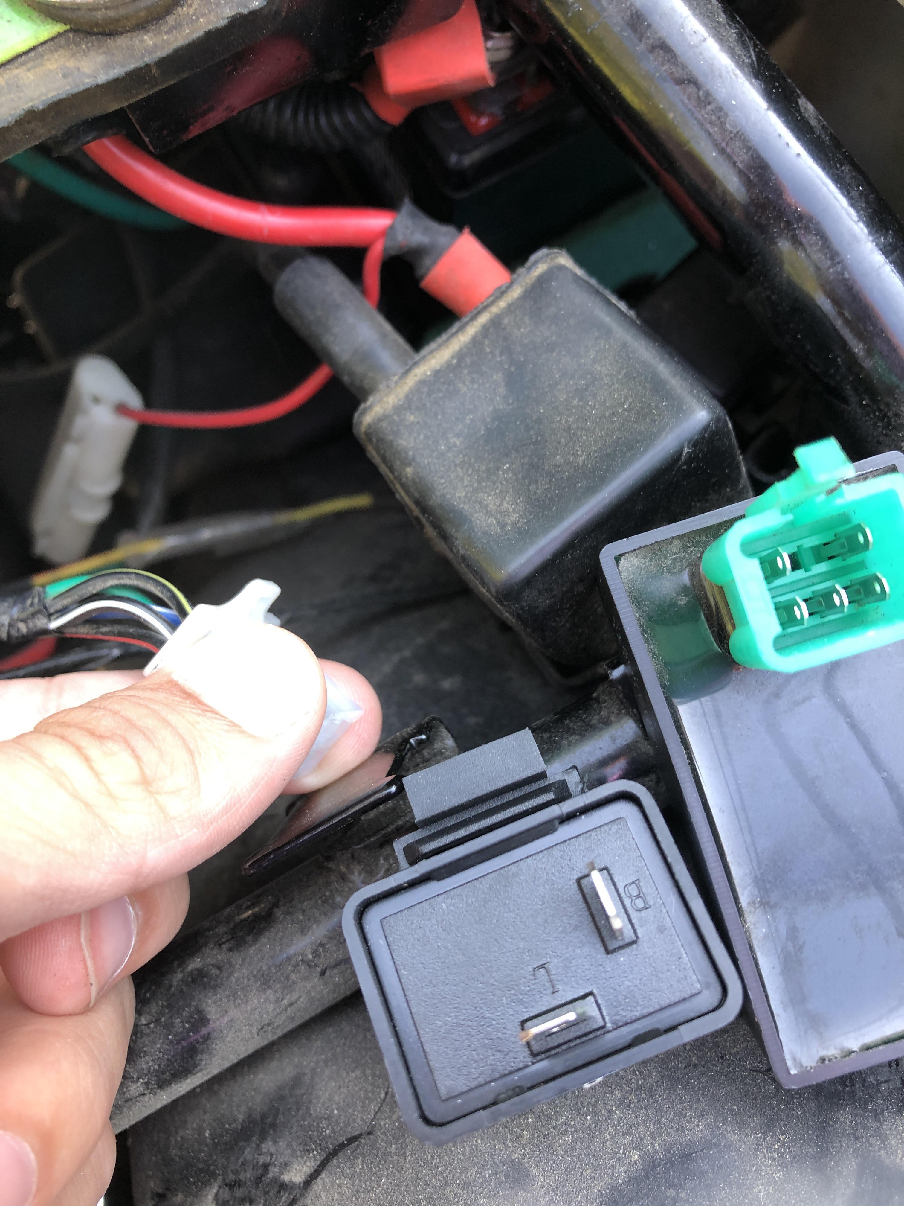 HELP! The right flasher relay i broken and my new flasher relay doesn’t
