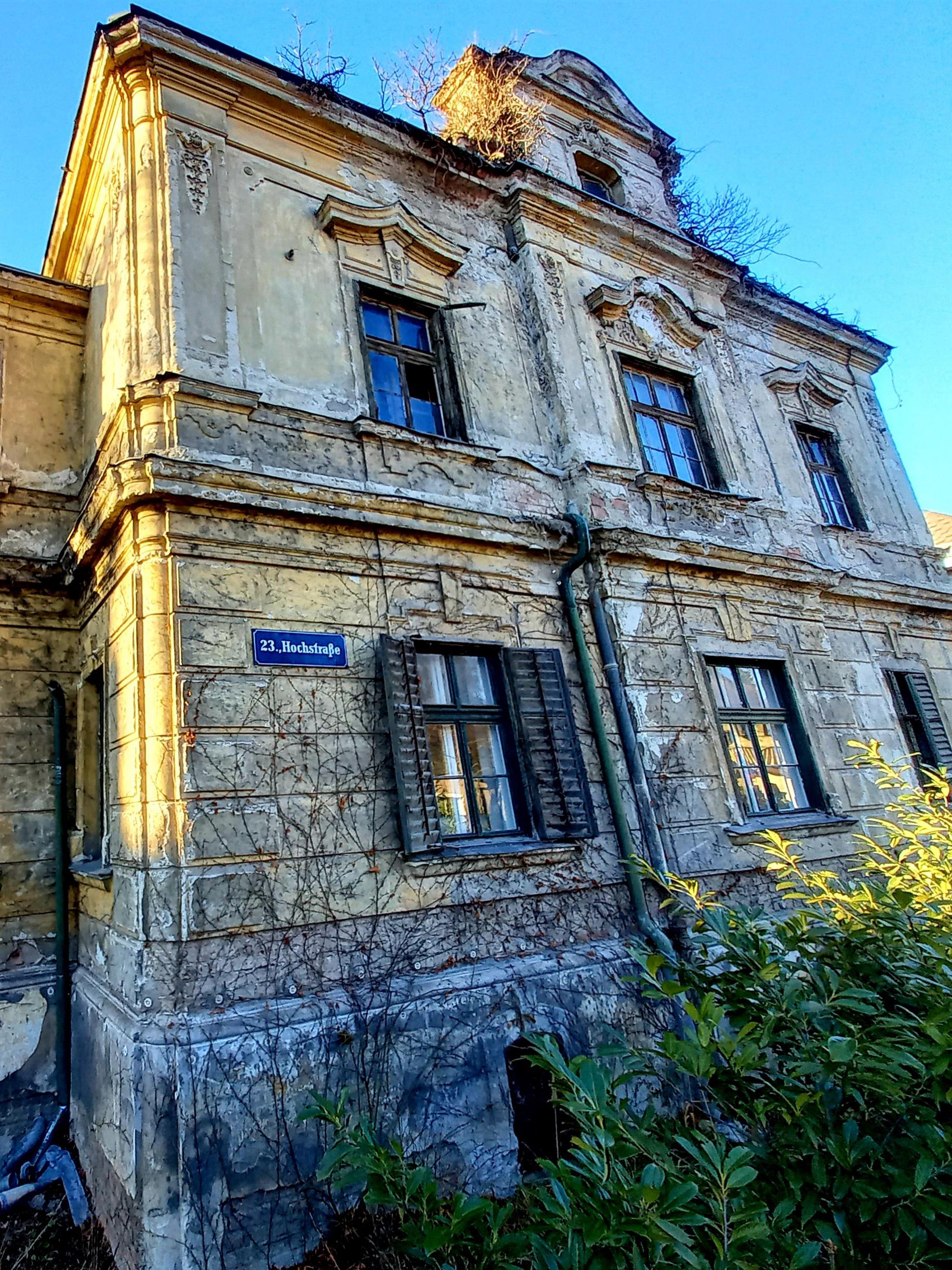 Abandoned residential house in Vienna, Austria r/AbandonedPorn
