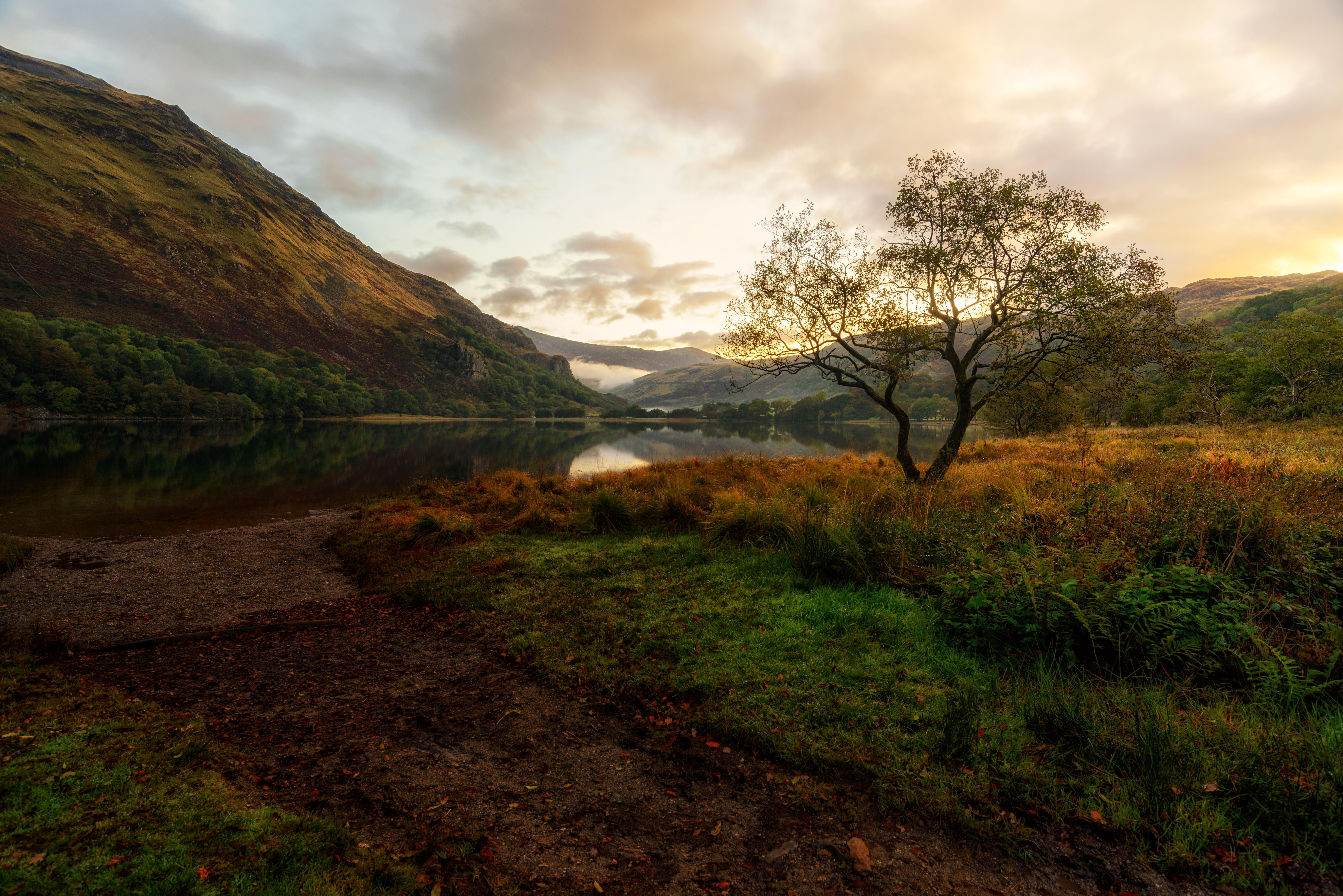 Sunrise at Nant Gwynant, North Wales (OC)[7360x4912] r/EarthPorn