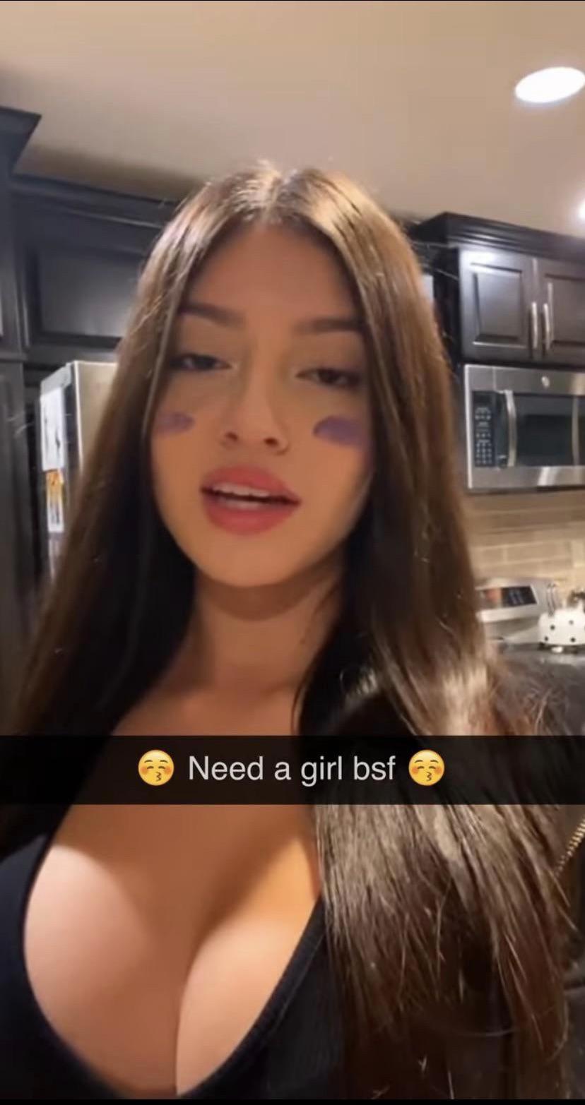 What’s her name? She’s off the wizz app ad on Instagram : pornID