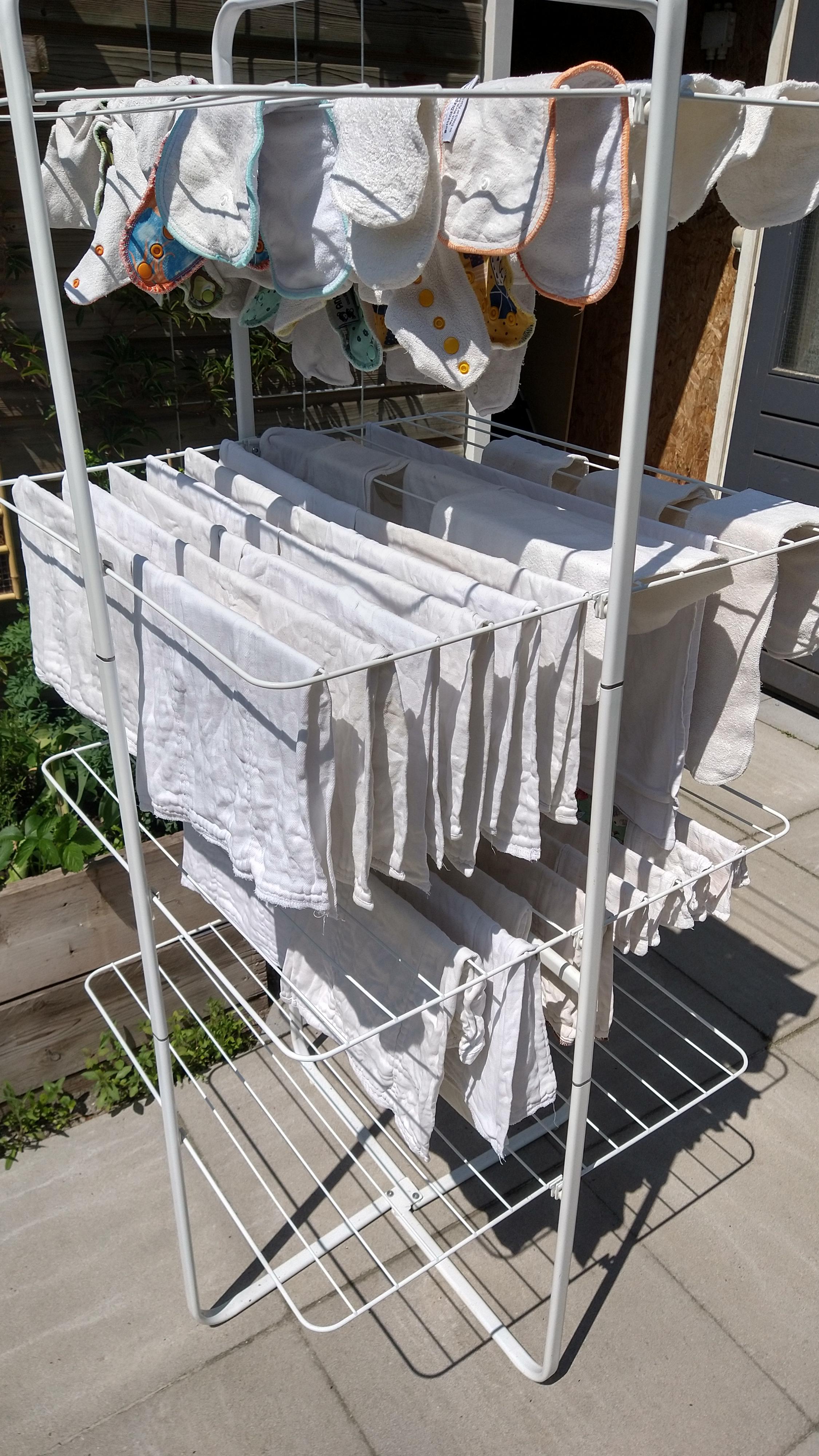 This Dutch weather is perfect for drying the cloth diapers! Somehow I
