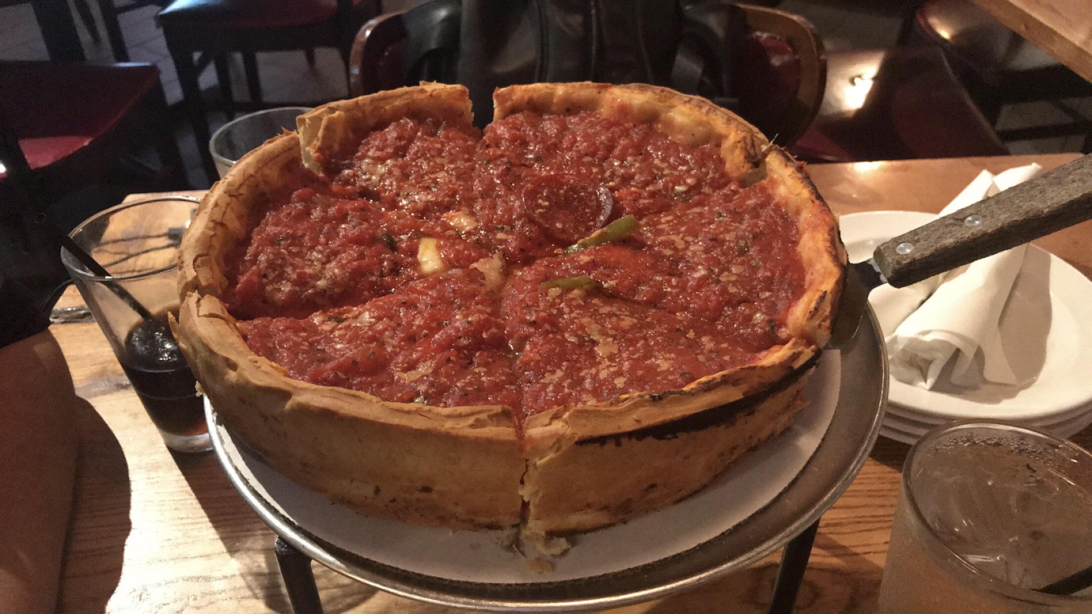 Deep Dish “Chicago Classic” Giordano’s pizza. Enough said. r/FoodPorn