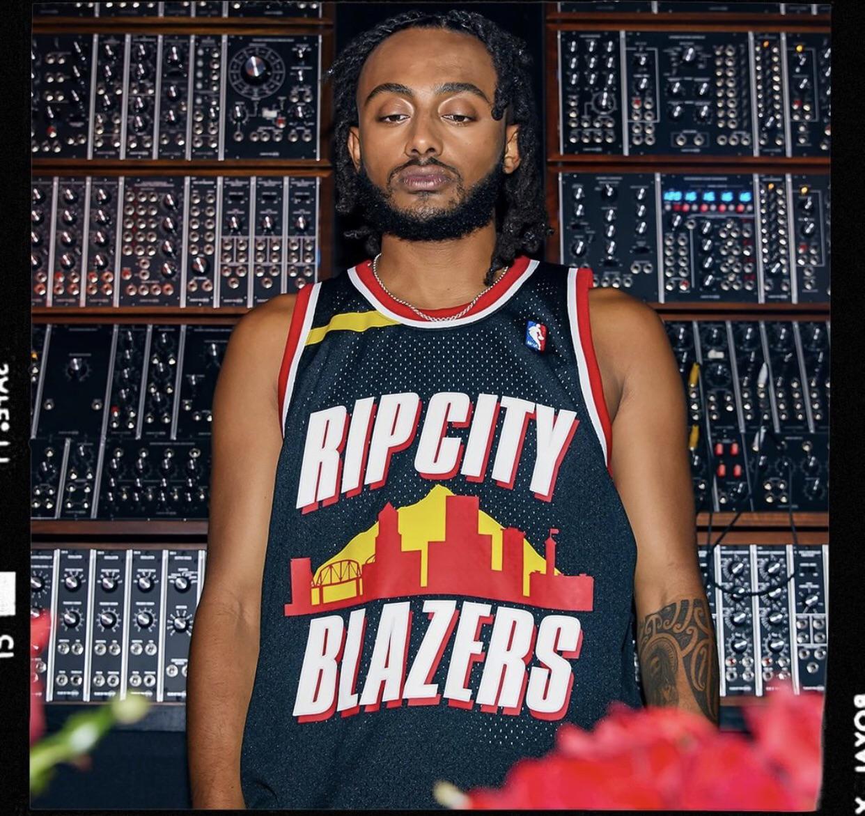If you’re an Aminé fan or want a blazers jersey that’s different he