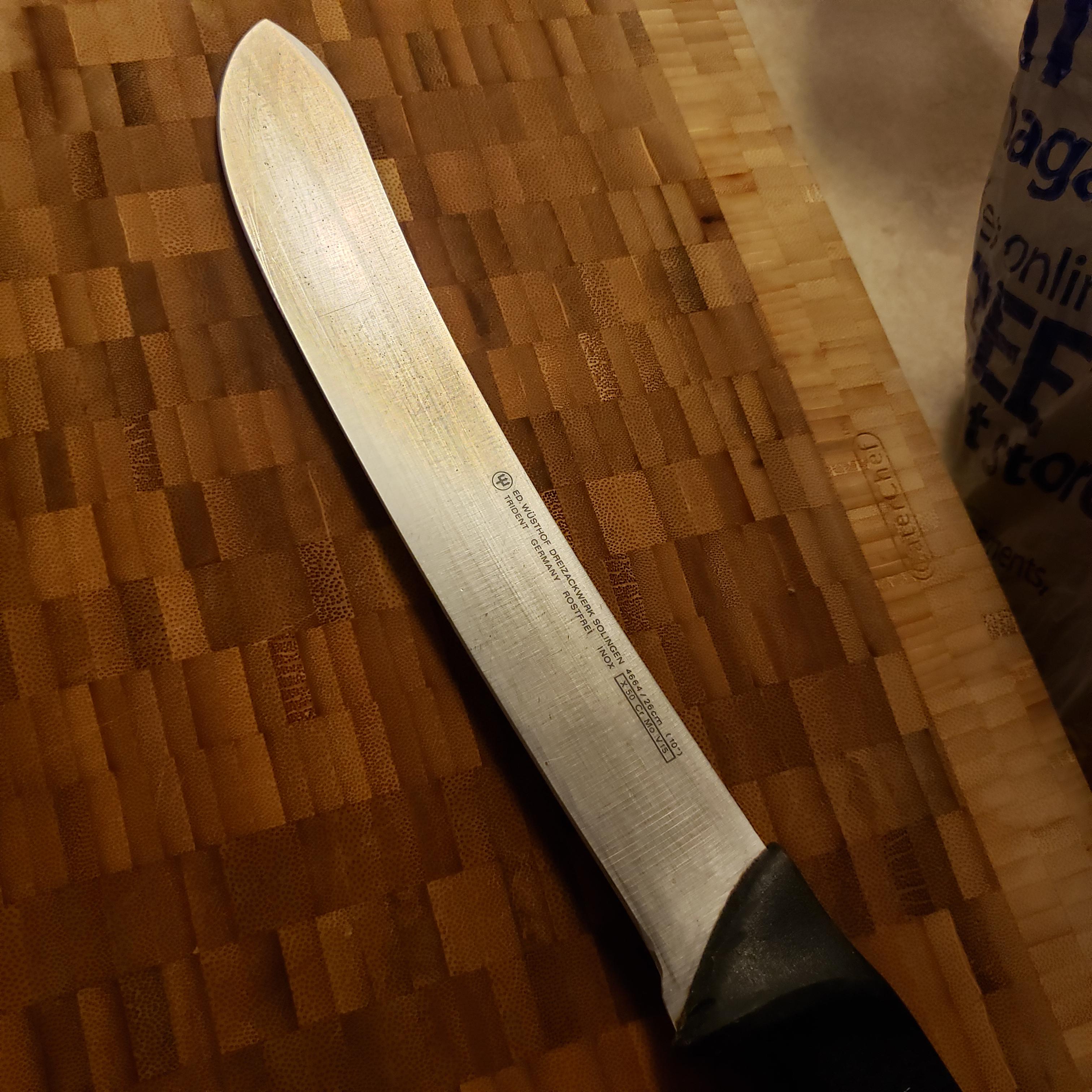 Of course there is a subreddit for chef knives! I love reddit. I've