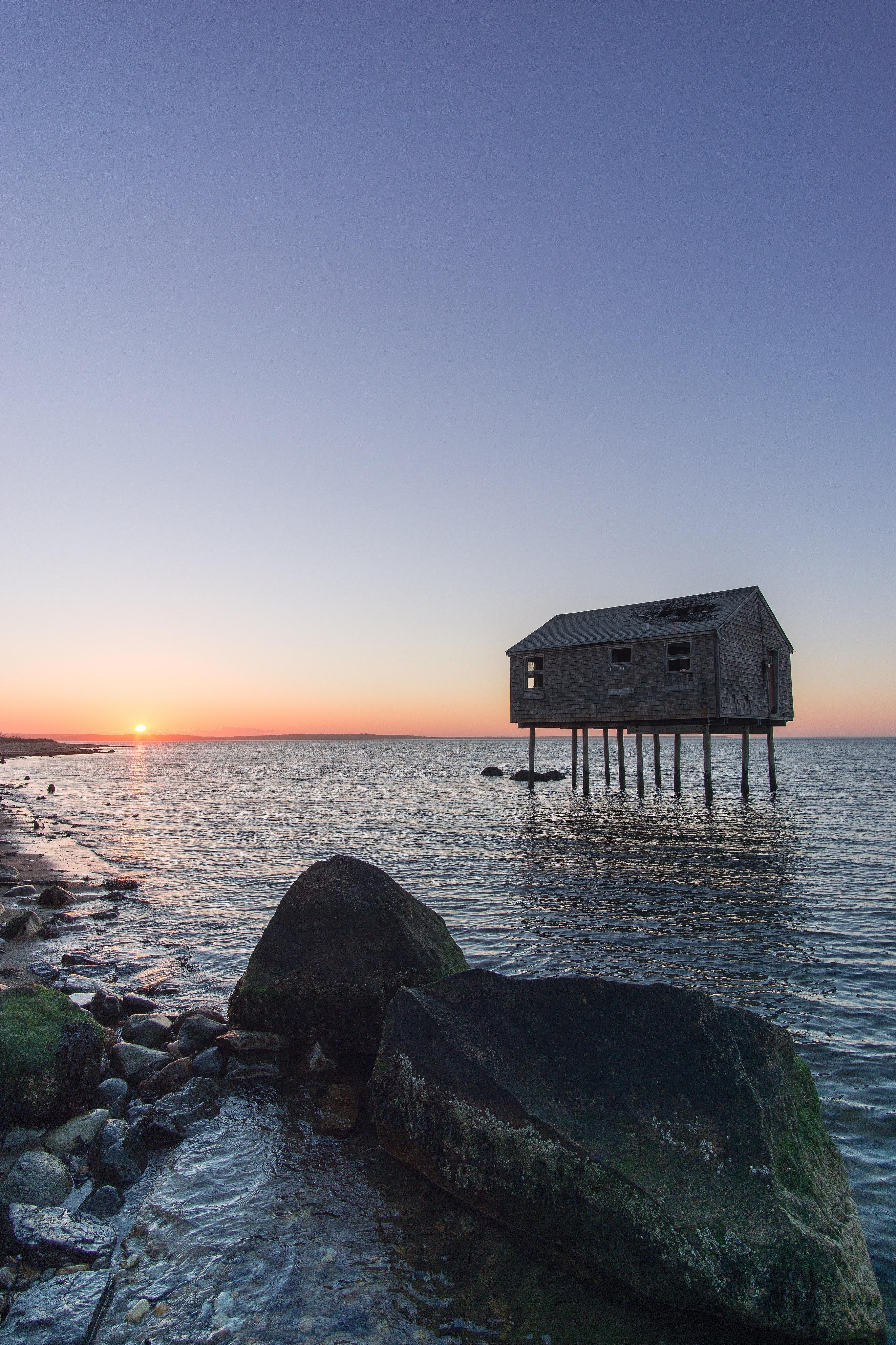 Abandoned house on stilts in Napeague, NY [2730x4096] [OC] r
