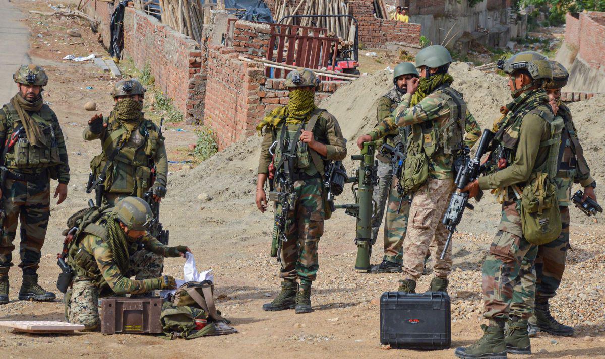Indian Army Paratroopers Sunjwan, Kashmir. [1920x1080] r/MilitaryPorn