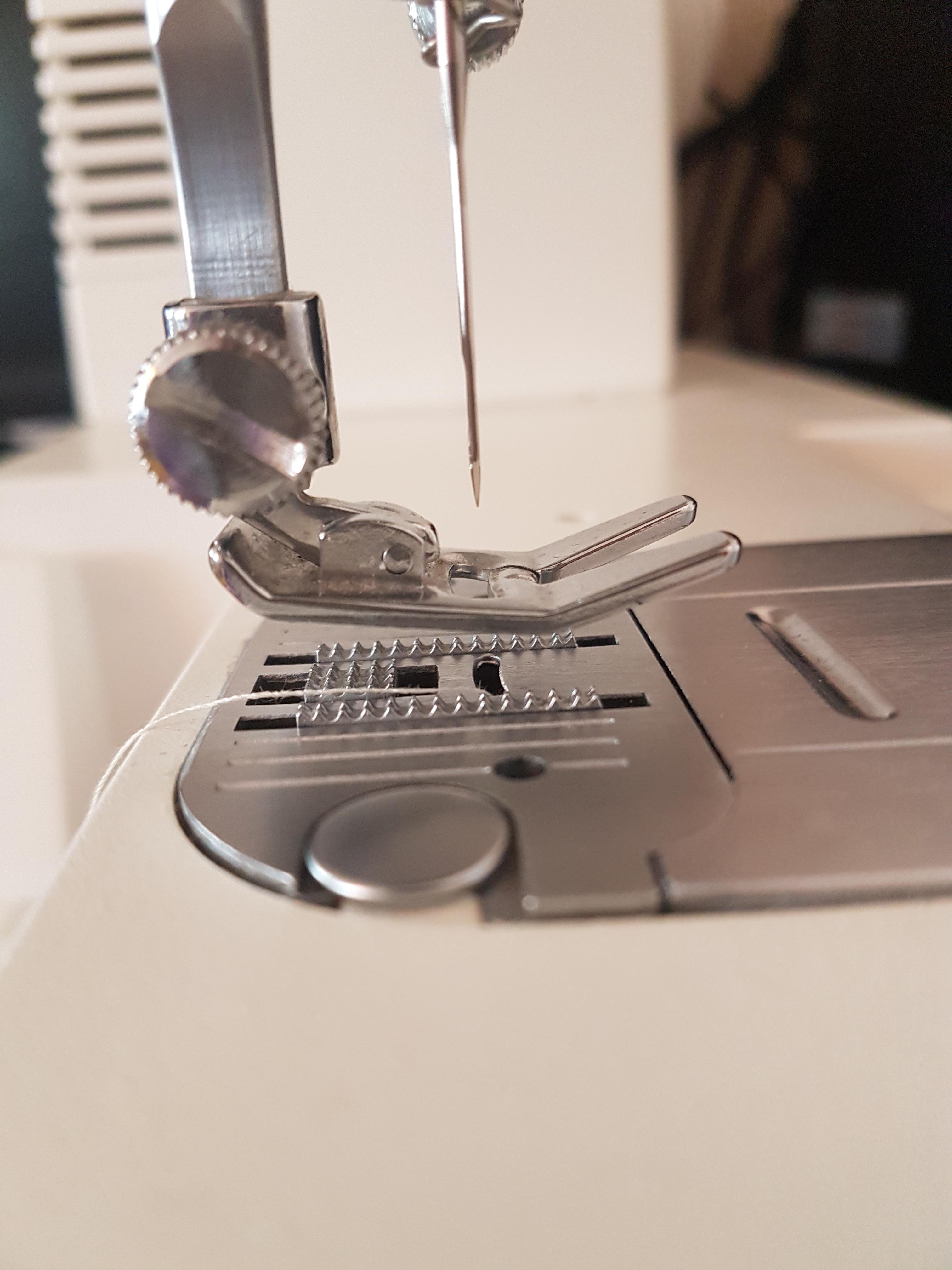 Pressure foot wont go down! Any advice?? r/sewhelp