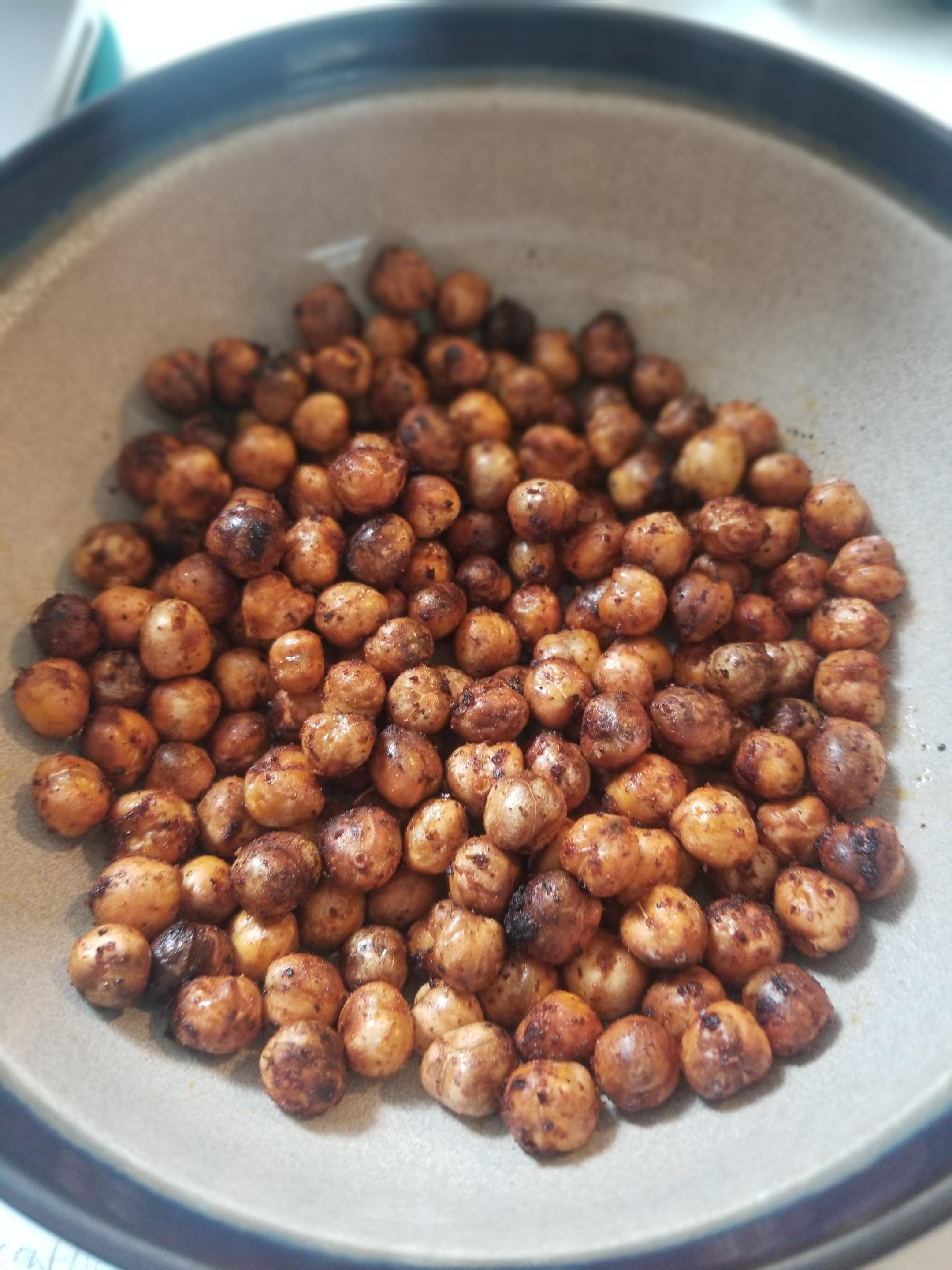 Spicy chickpeas cheap, crunchy, and healthy snack! r/airfryer
