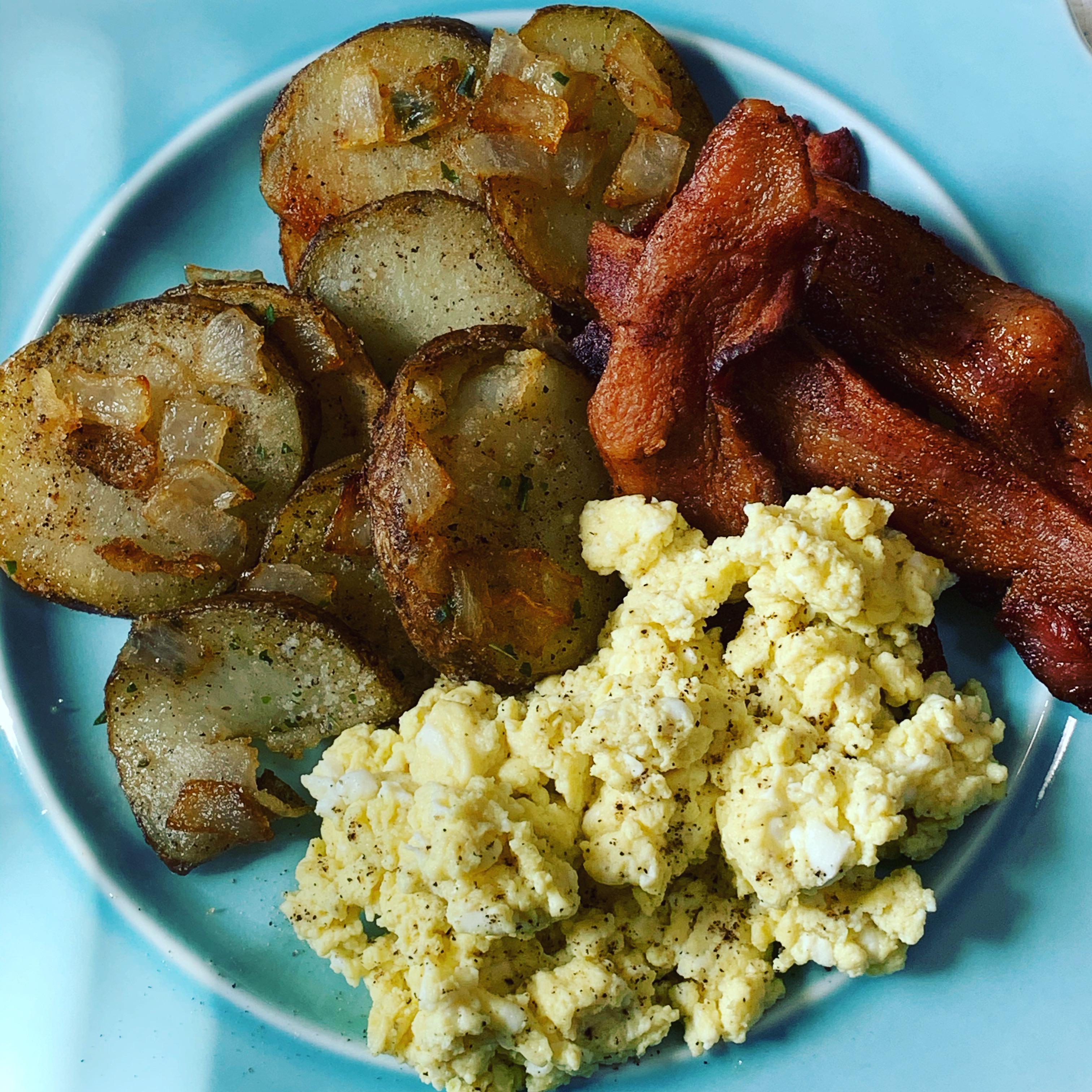 [homemade] Bacon, eggs, potatoes with onions. r/food