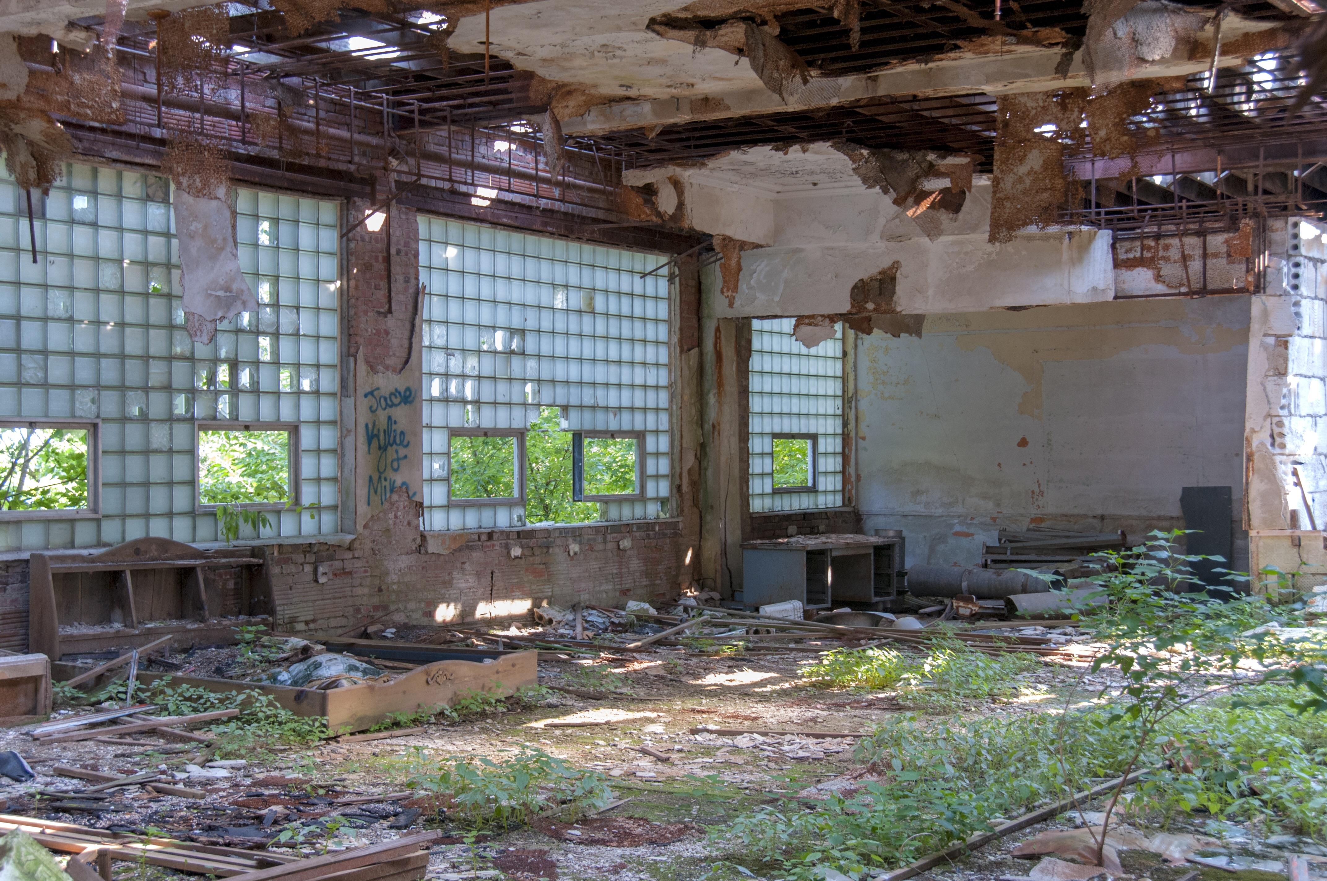 Bedframe in Iowa abandoned school [4288x2848] r/AbandonedPorn