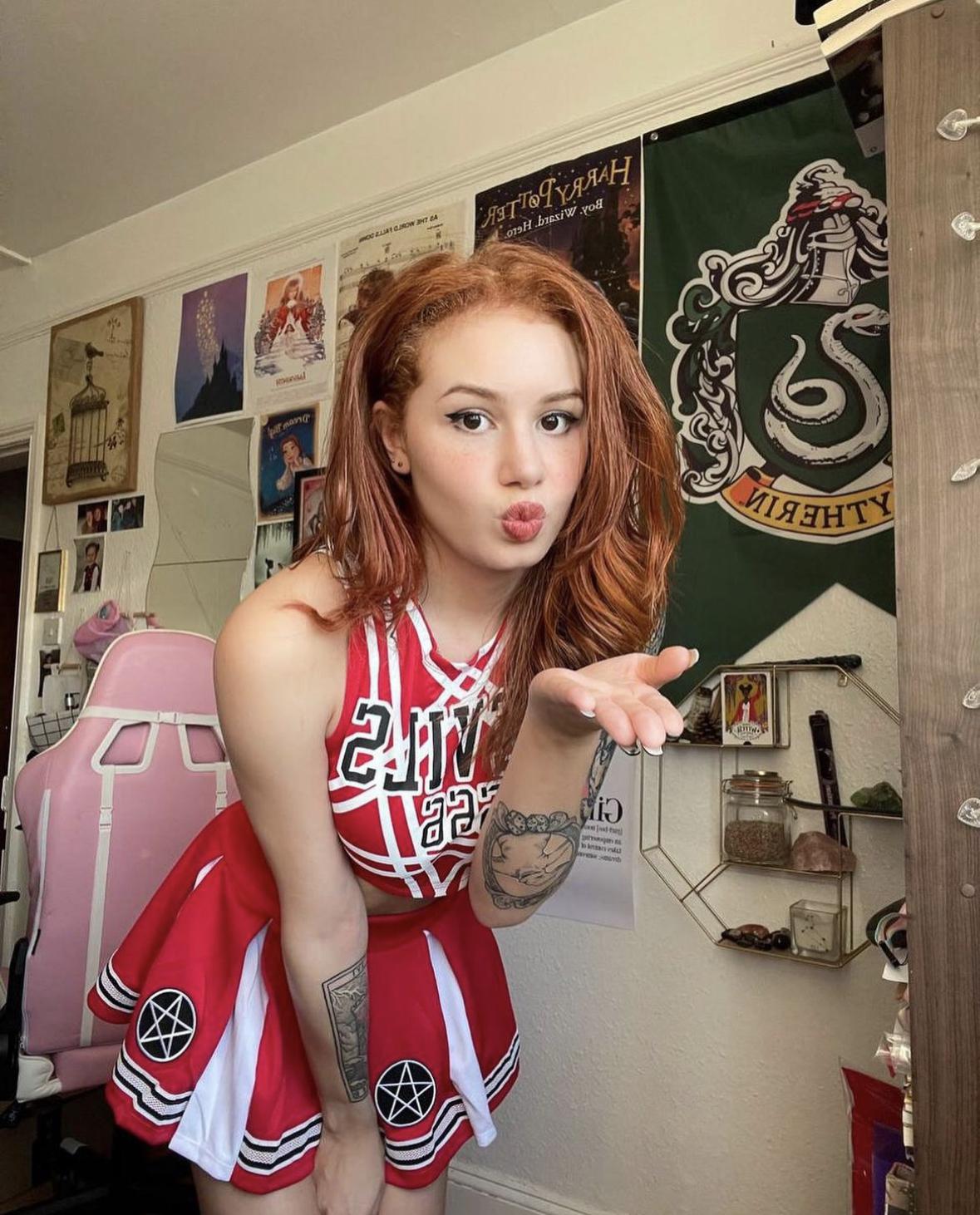 Say hi if I made you stop scrolling - Sexy