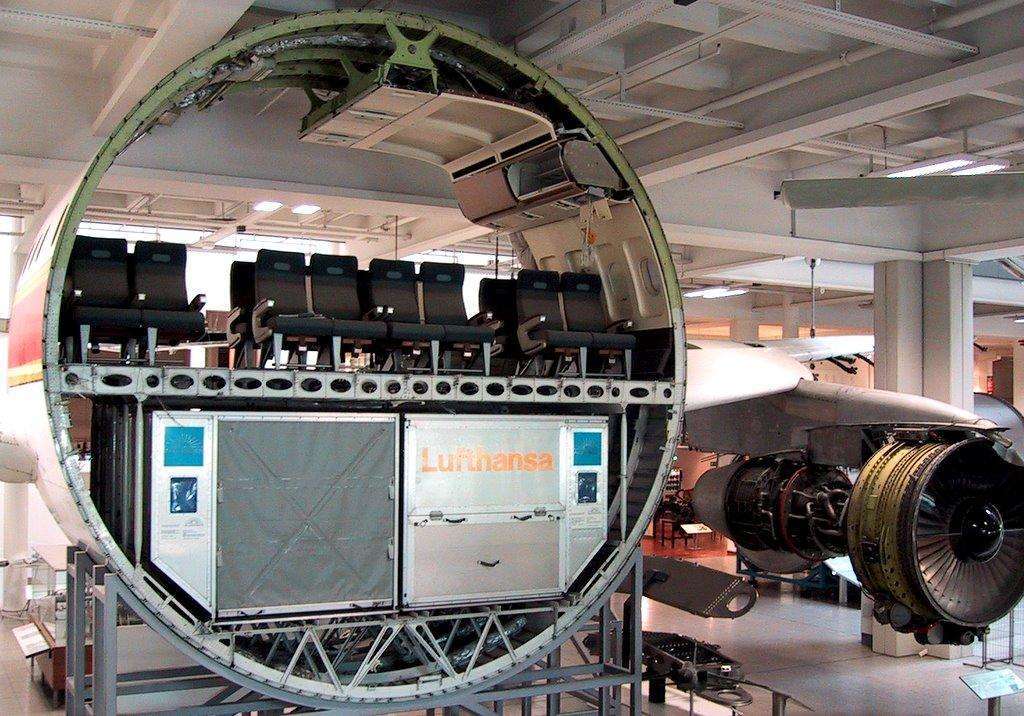 Cross section of a commercial airplane r/pics