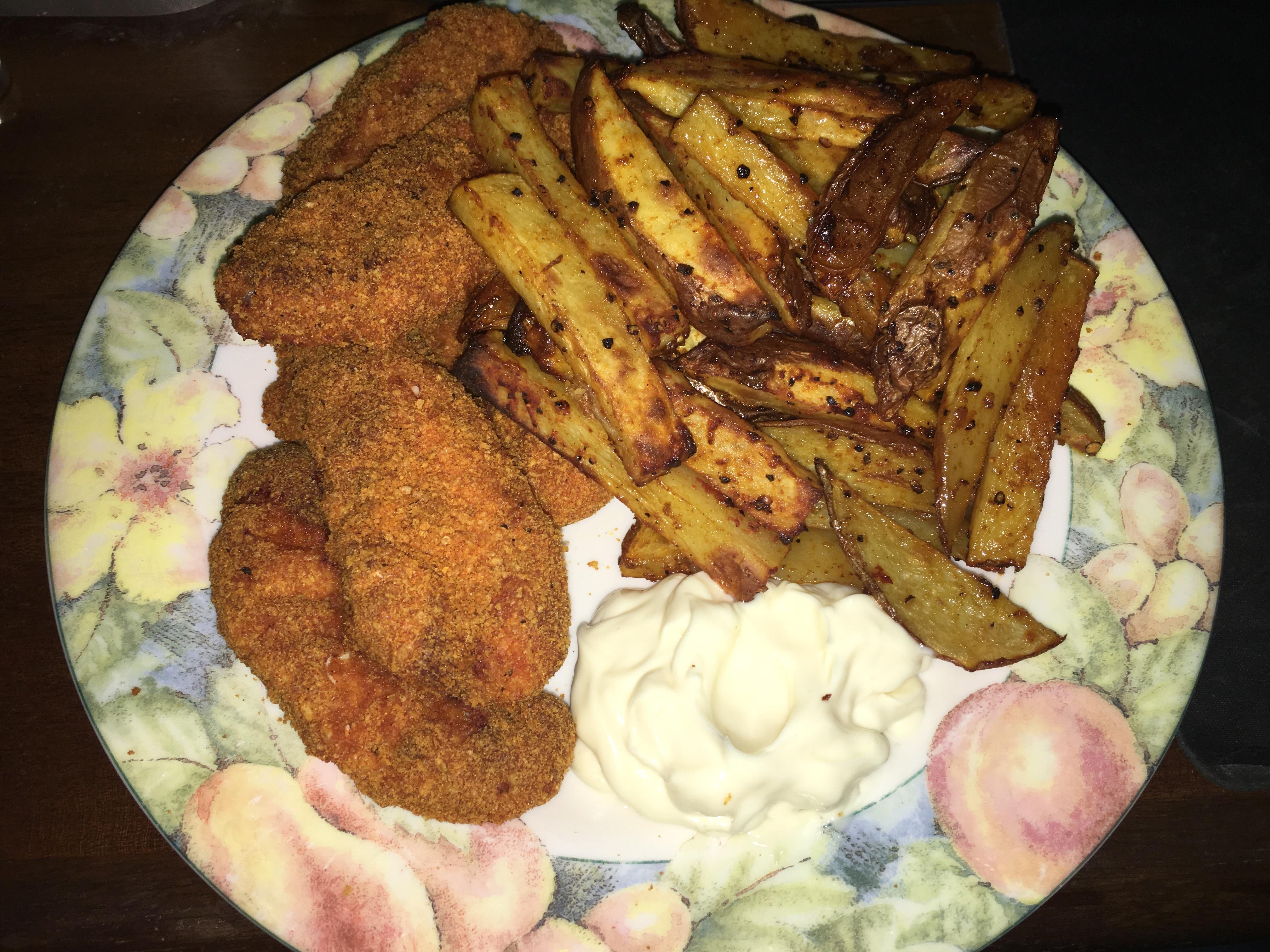 [Homemade] Chicken dippers & Chunky chilli chips, mayo on the side. r