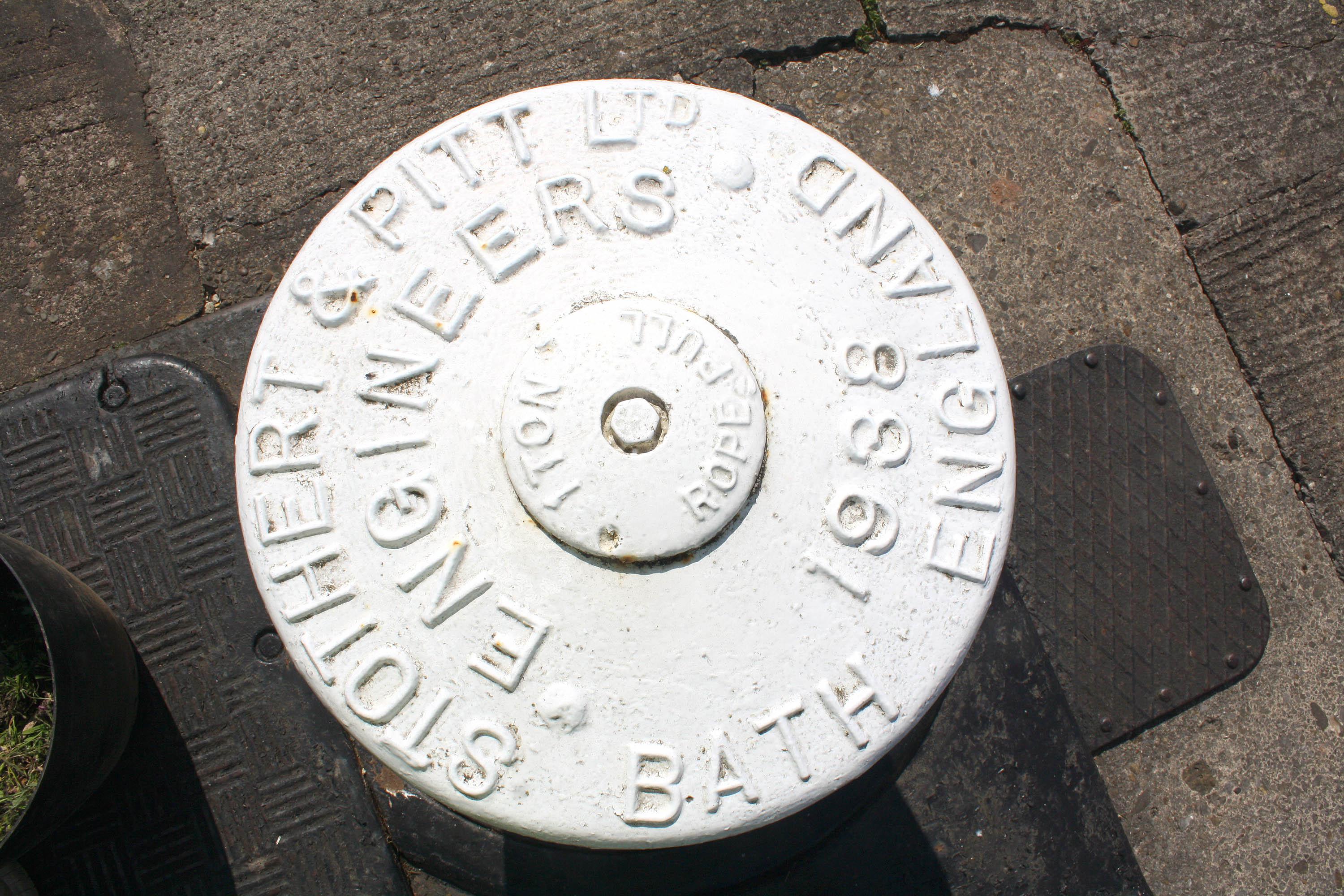 Cast iron dockside 1 ton rope pull, Gloucester. Made by Stothert & Pitt